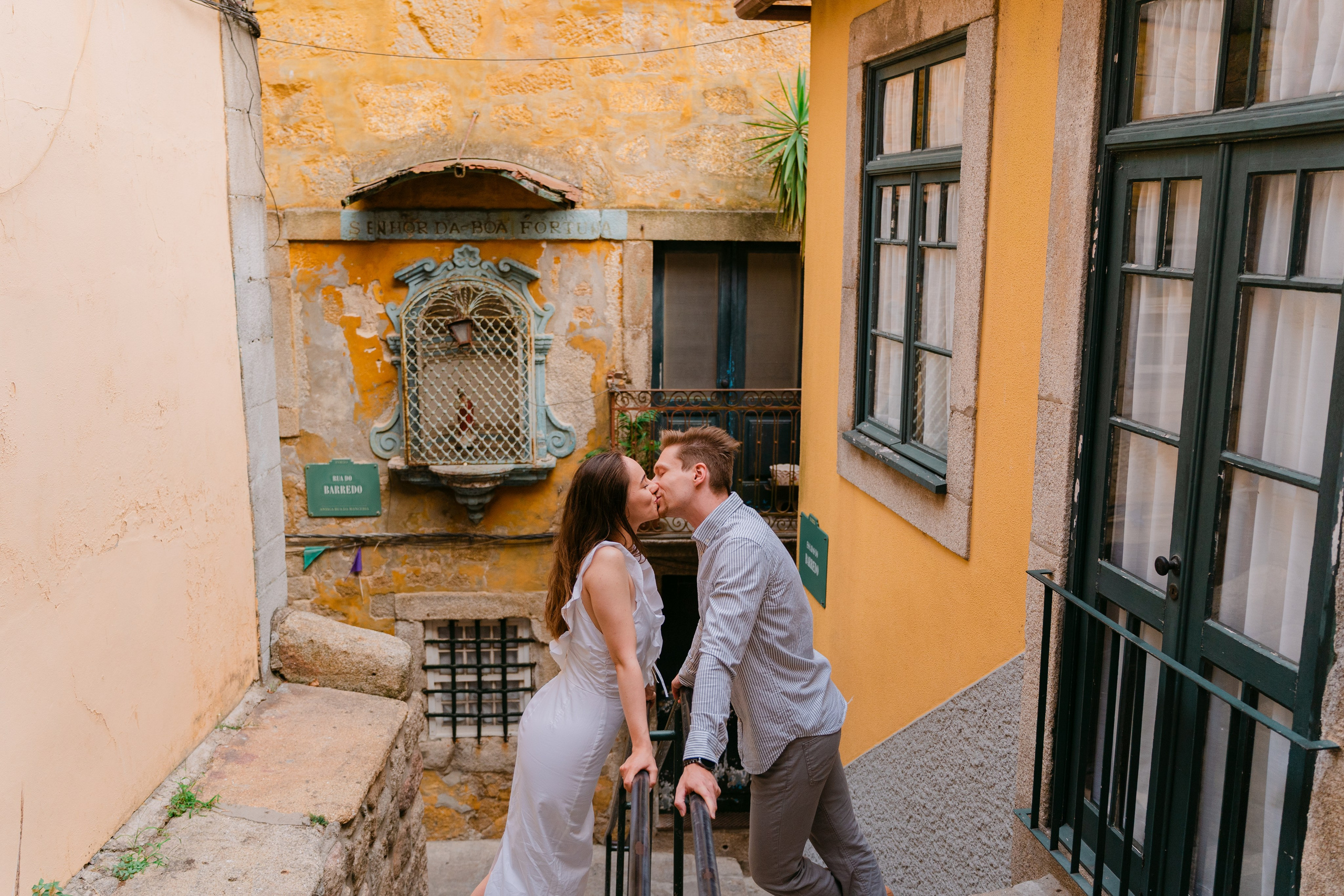 Couple photoshoot in Porto. Fotógrafo de casamentos e destination wedding no Porto, Portugal — Davi Valente | Lisboa, Douro, Roma e Lago de Como