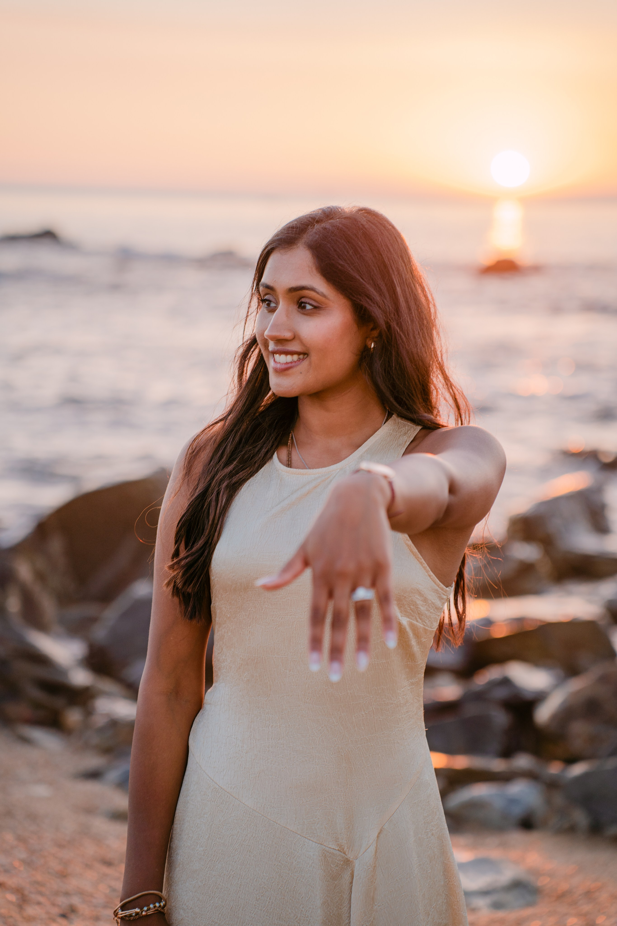 Wedding proposal at Praia do Molhe. Fotógrafo de casamentos e destination wedding no Porto, Portugal — Davi Valente | Lisboa, Douro, Roma e Lago de Como