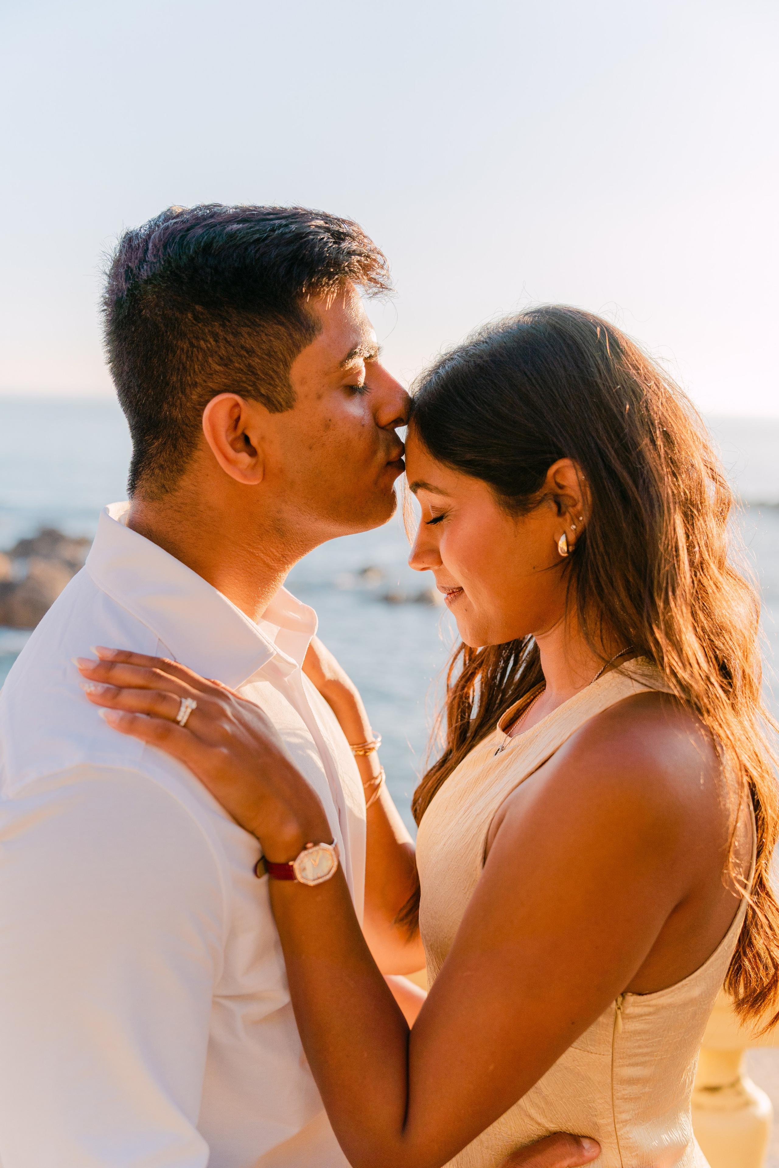 Wedding proposal at Praia do Molhe. Fotógrafo de casamentos e destination wedding no Porto, Portugal — Davi Valente | Lisboa, Douro, Roma e Lago de Como
