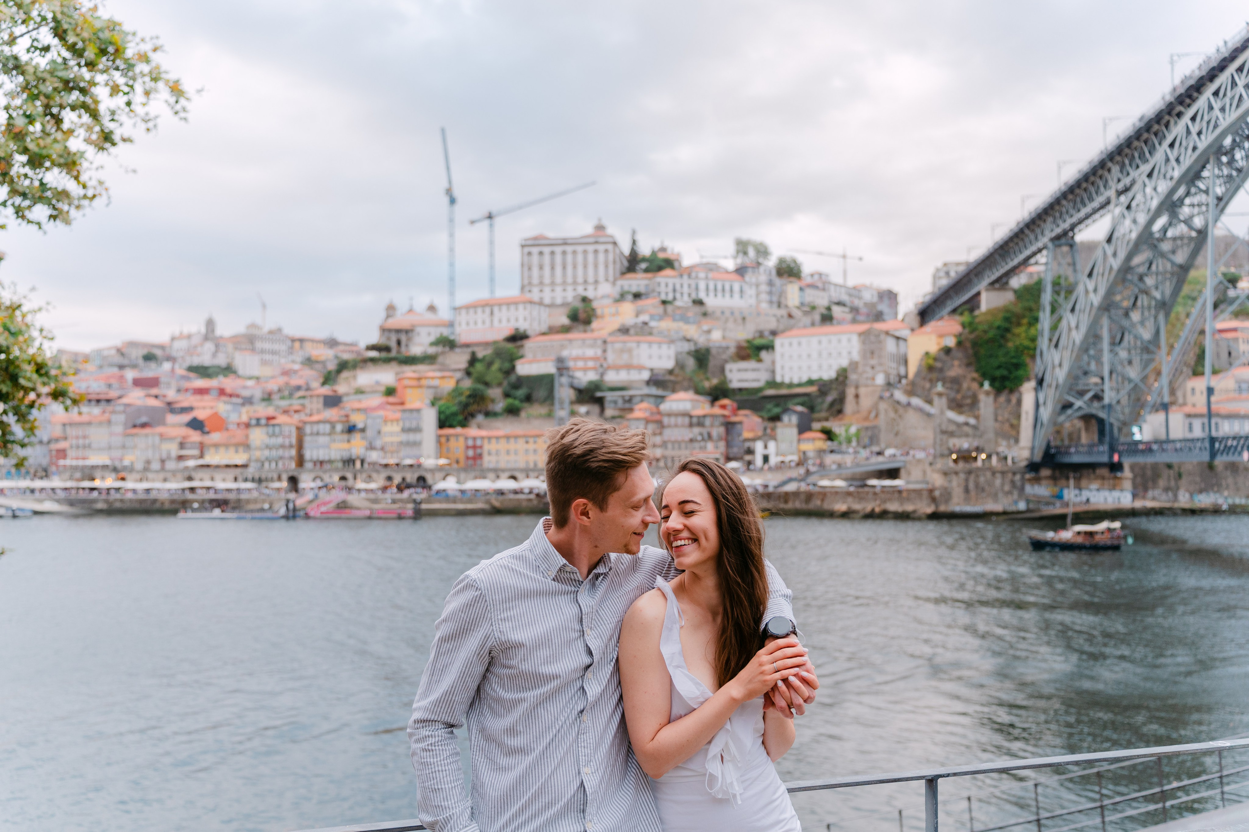 Couple photoshoot in Porto. Fotógrafo de casamentos e destination wedding no Porto, Portugal — Davi Valente | Lisboa, Douro, Roma e Lago de Como