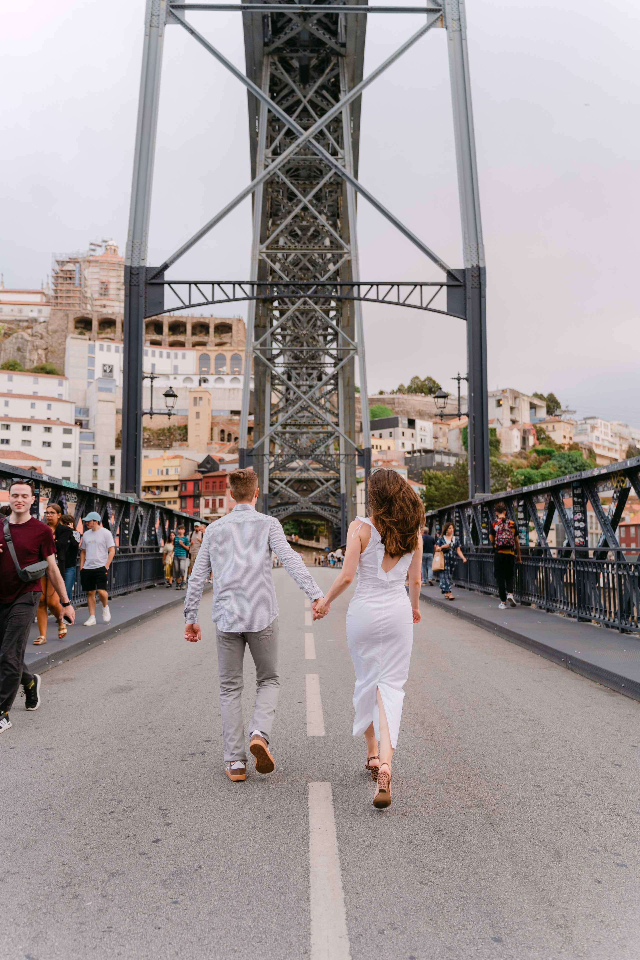 Couple photoshoot in Porto. Fotógrafo de casamentos e destination wedding no Porto, Portugal — Davi Valente | Lisboa, Douro, Roma e Lago de Como
