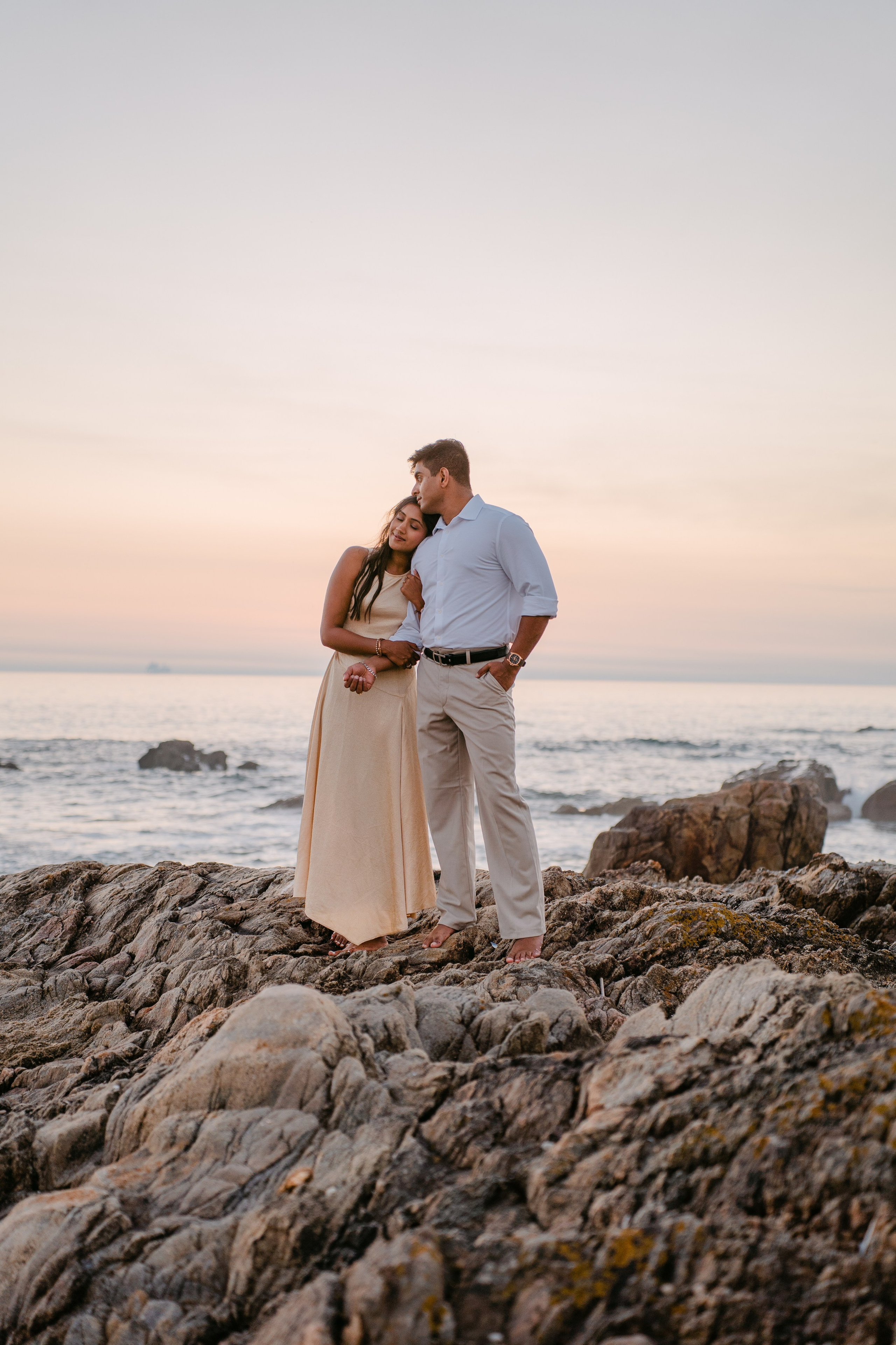 Wedding proposal at Praia do Molhe. Fotógrafo de casamentos e destination wedding no Porto, Portugal — Davi Valente | Lisboa, Douro, Roma e Lago de Como