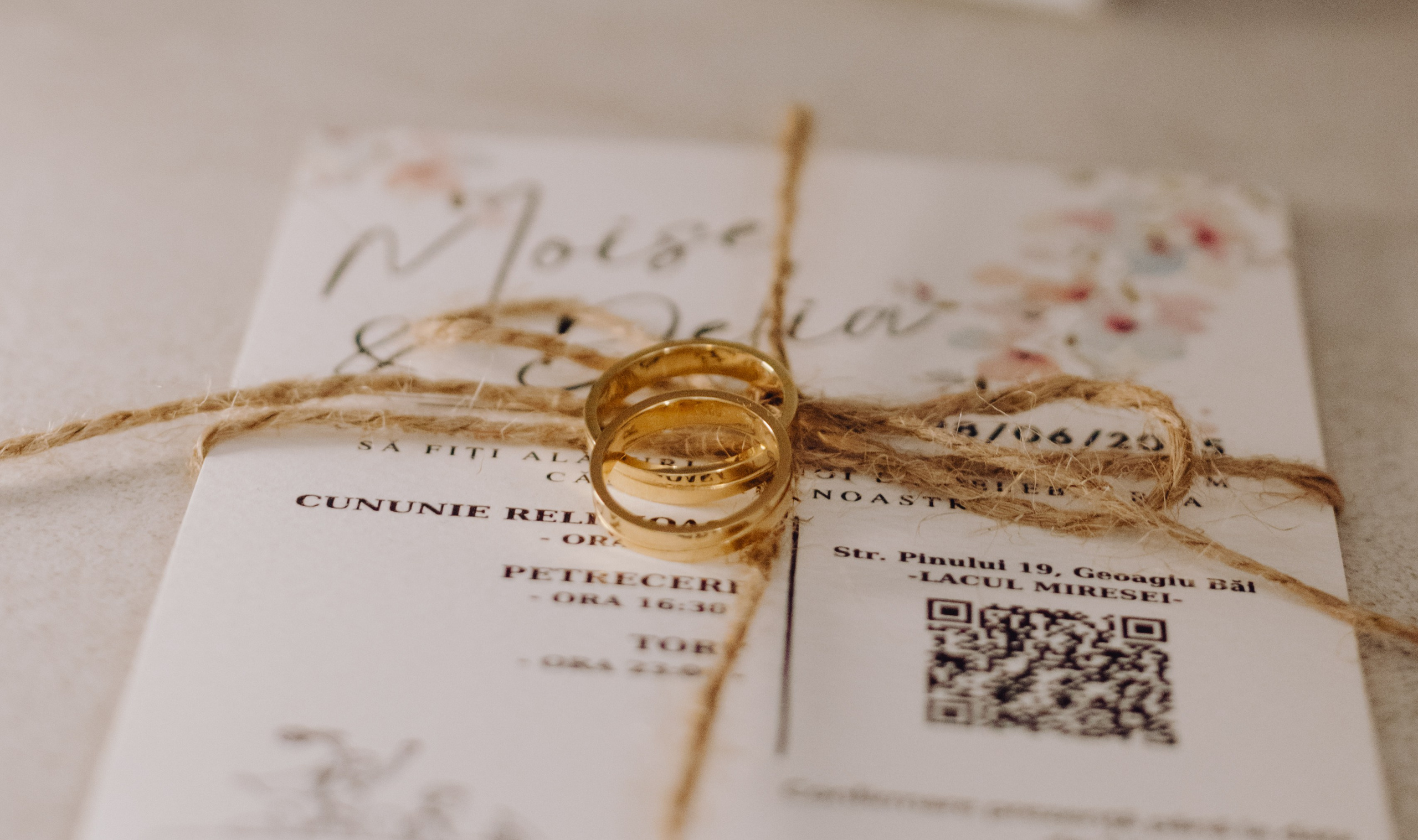 Moise & Delia. Wedding & couple photographer from Romania Rut Vetan