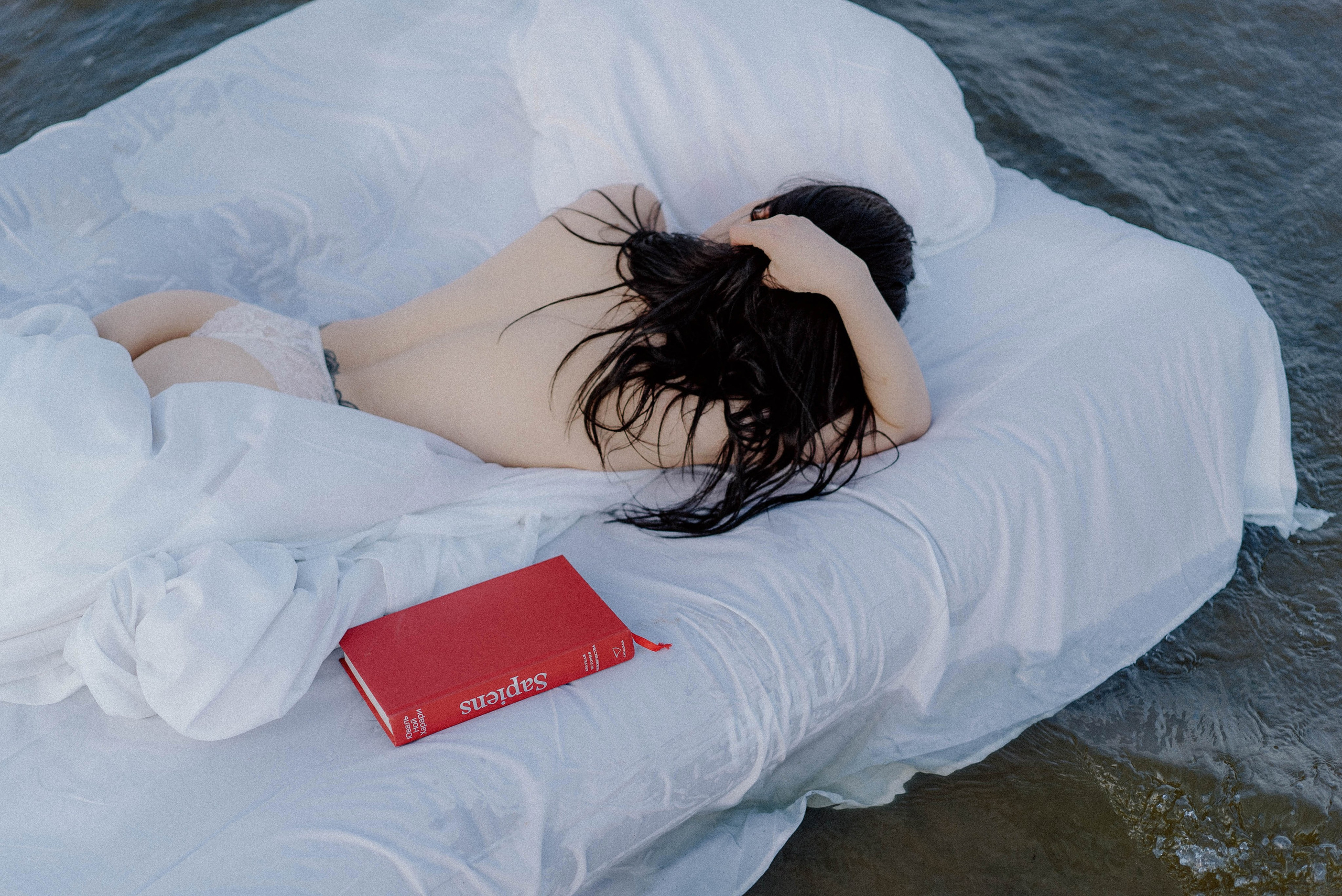 Bed in the water. M Atelier | Art Portraits
