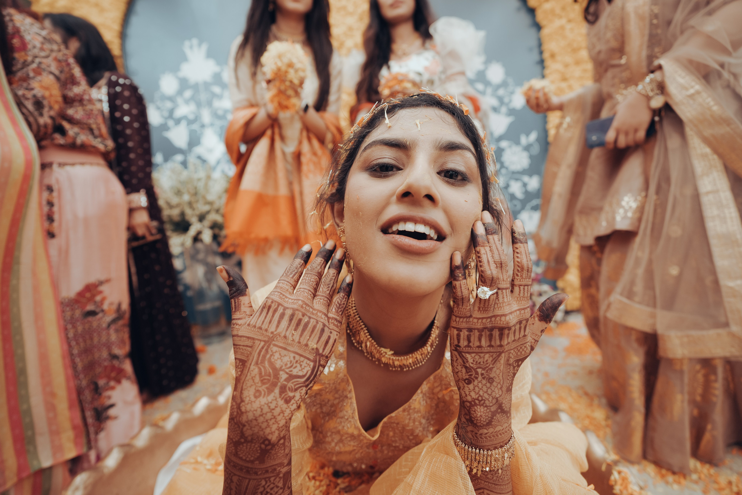 HALDI & MEHANDI. Wedding photographer Stalen Robert