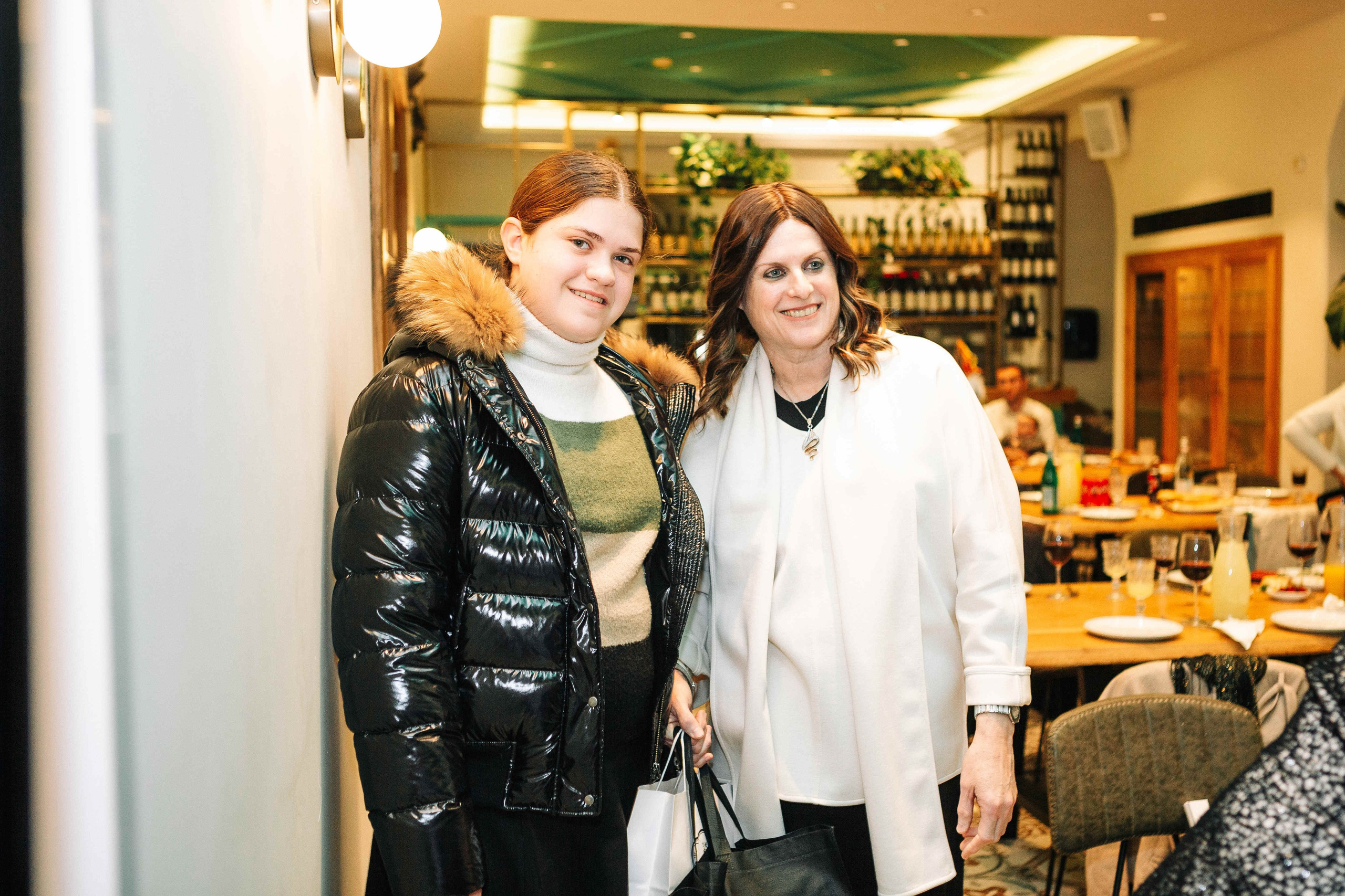 PARTY IN A RESTAURANT WITH THE WHOLE FAMILY. Https://shi-photo.com/