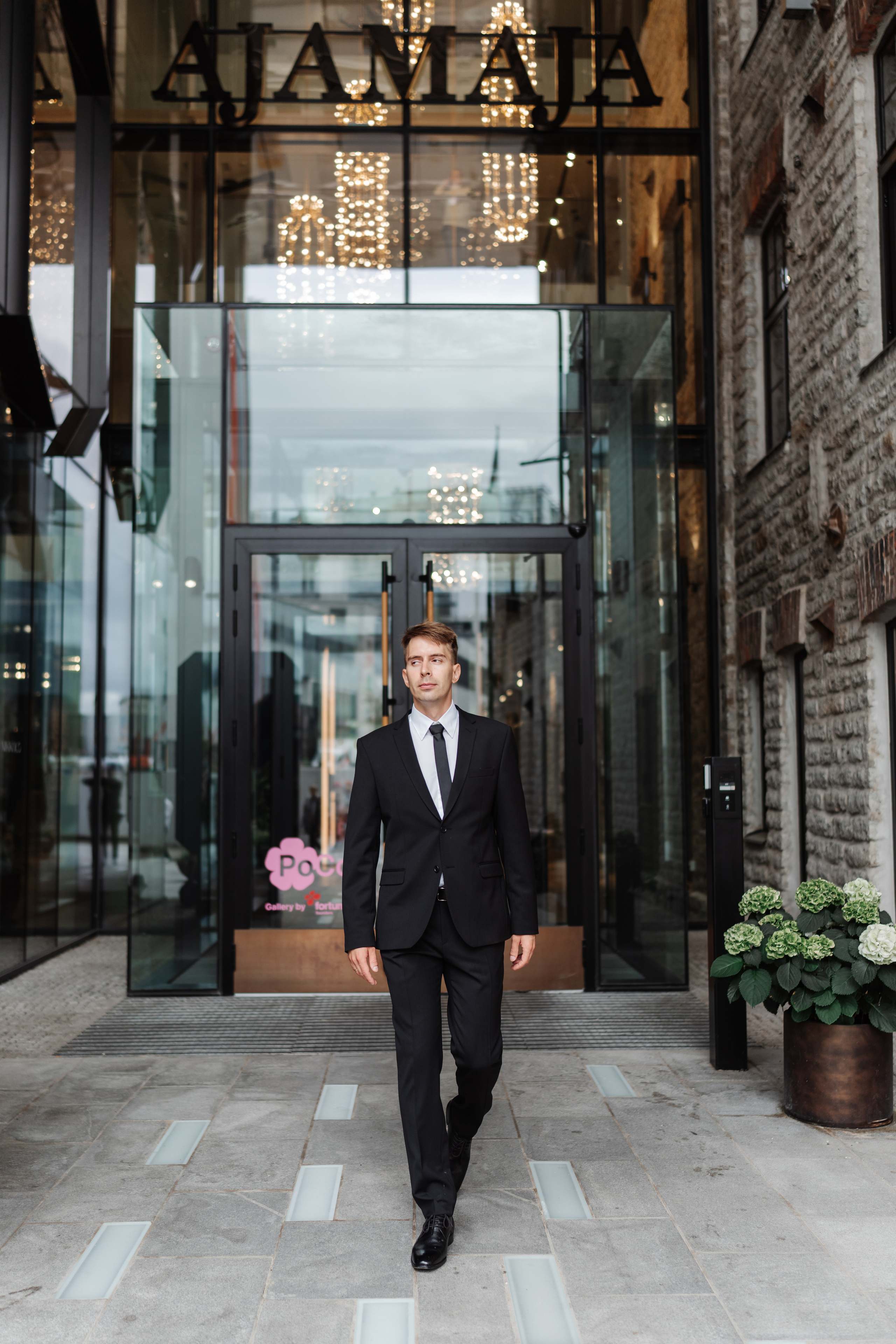 Wedding Photos & Video in Marbella, Lake Como, Tuscany & Cannes – Elegant & Timeless. Wedding Photographer in Marbella, Como, Tuscany, Cannes