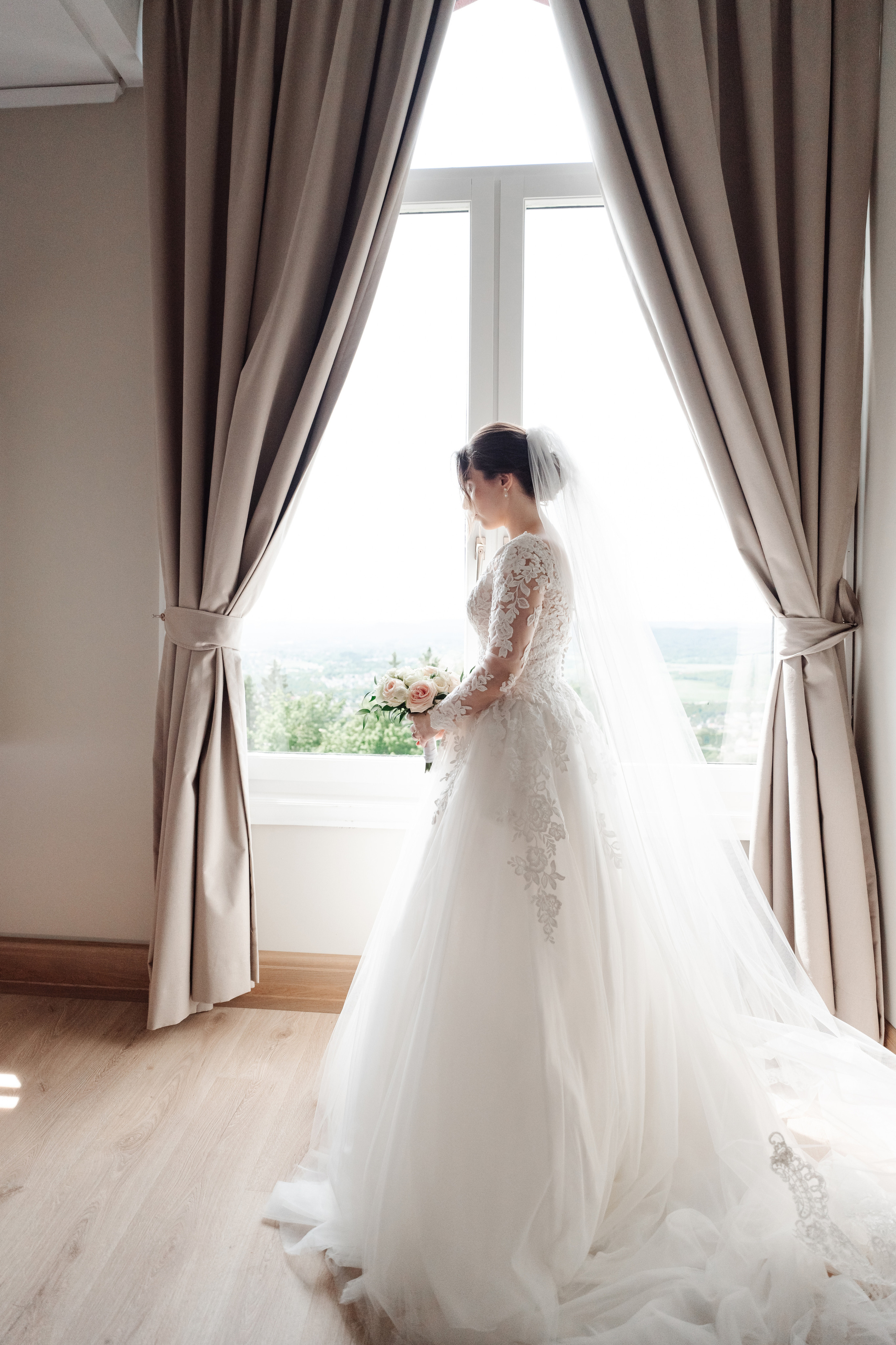 Bespoke Wedding Photography in Marbella, Lake Como, Tuscany & Cannes. Wedding Photographer in Marbella, Como, Tuscany, Cannes