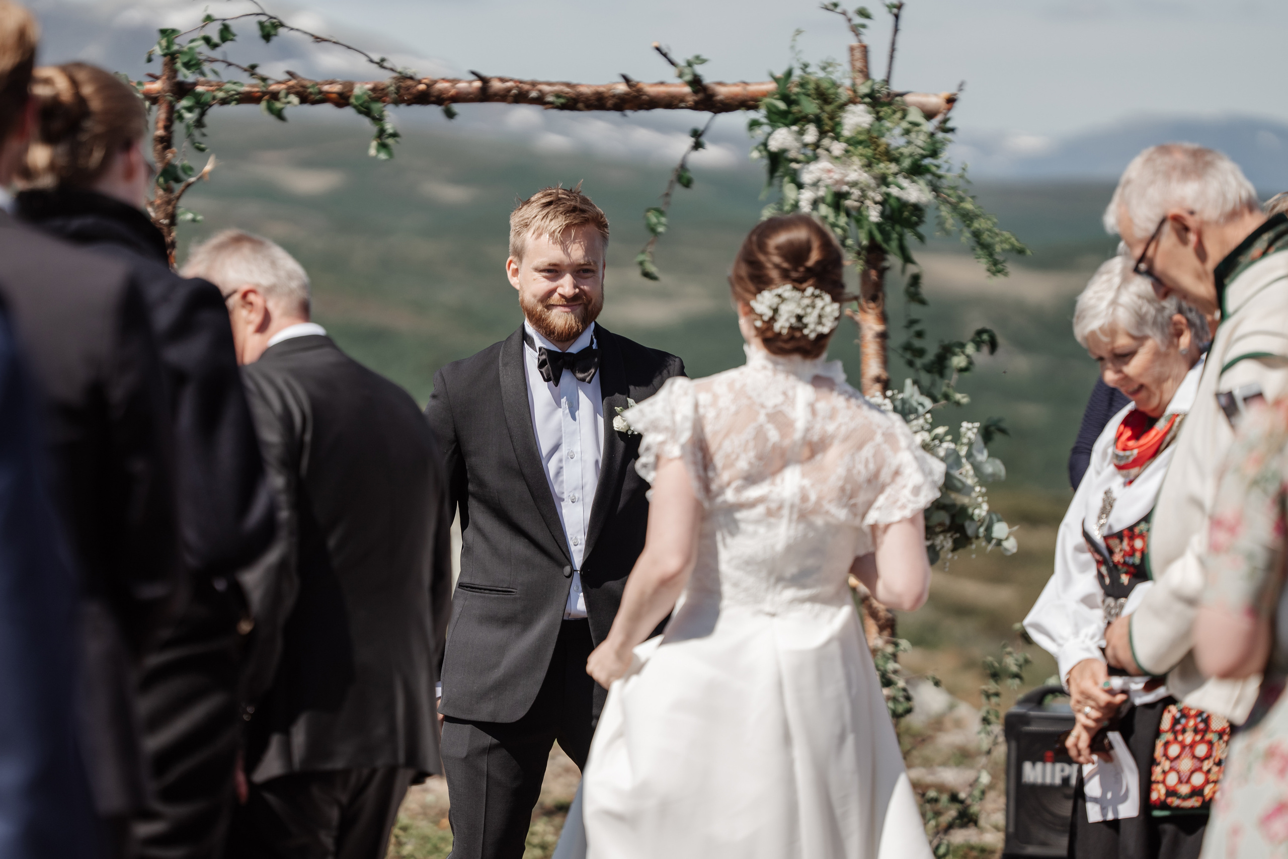 LINE & KRISTIAN. HOME