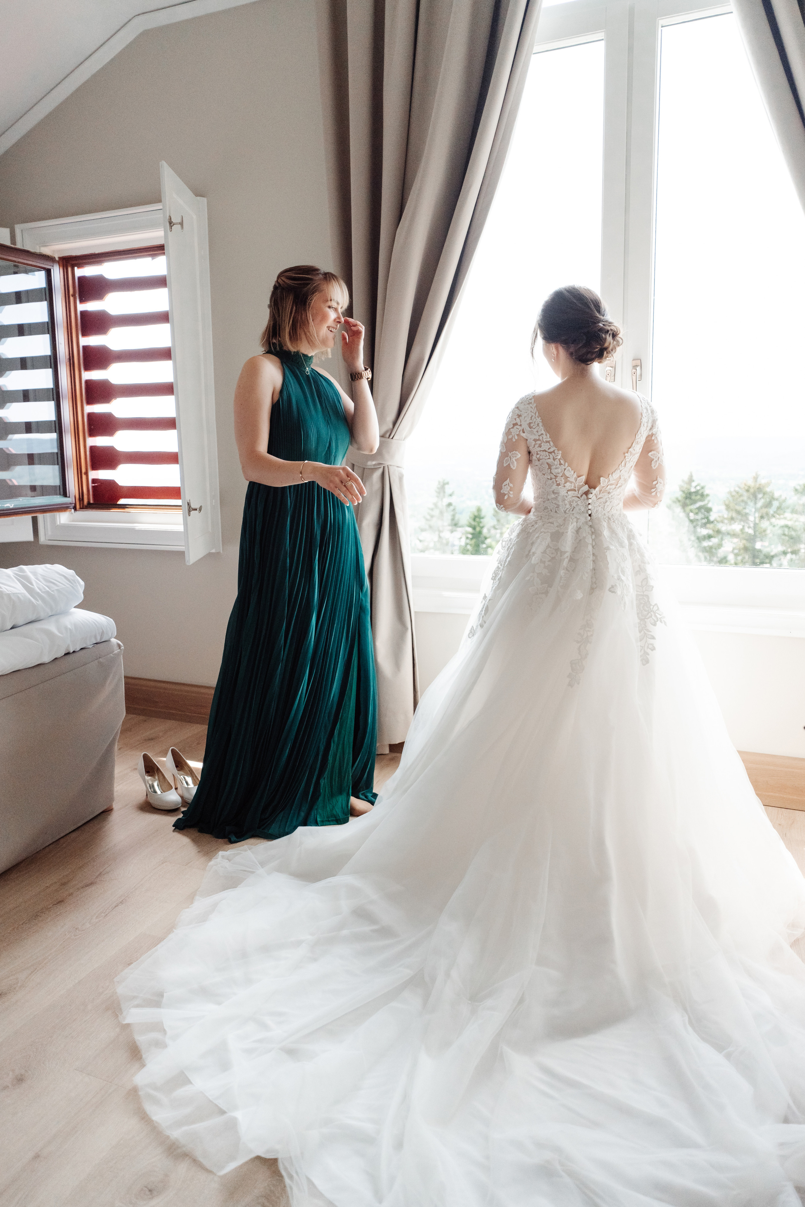 Bespoke Wedding Photography in Marbella, Lake Como, Tuscany & Cannes. Wedding Photographer in Marbella, Como, Tuscany, Cannes