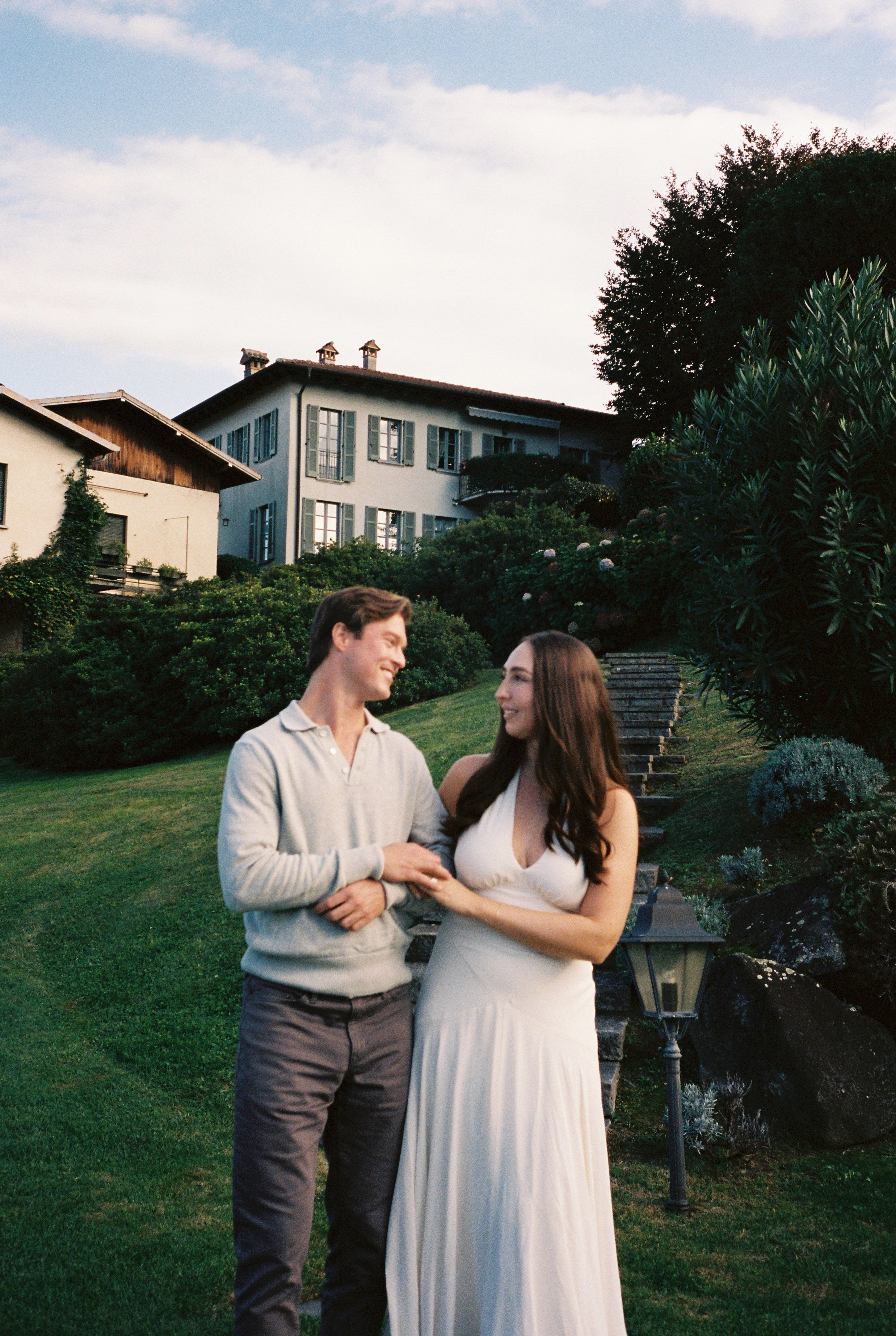 Pre-wedding photoshoot in Bellagio. Wedding photographer in Italy