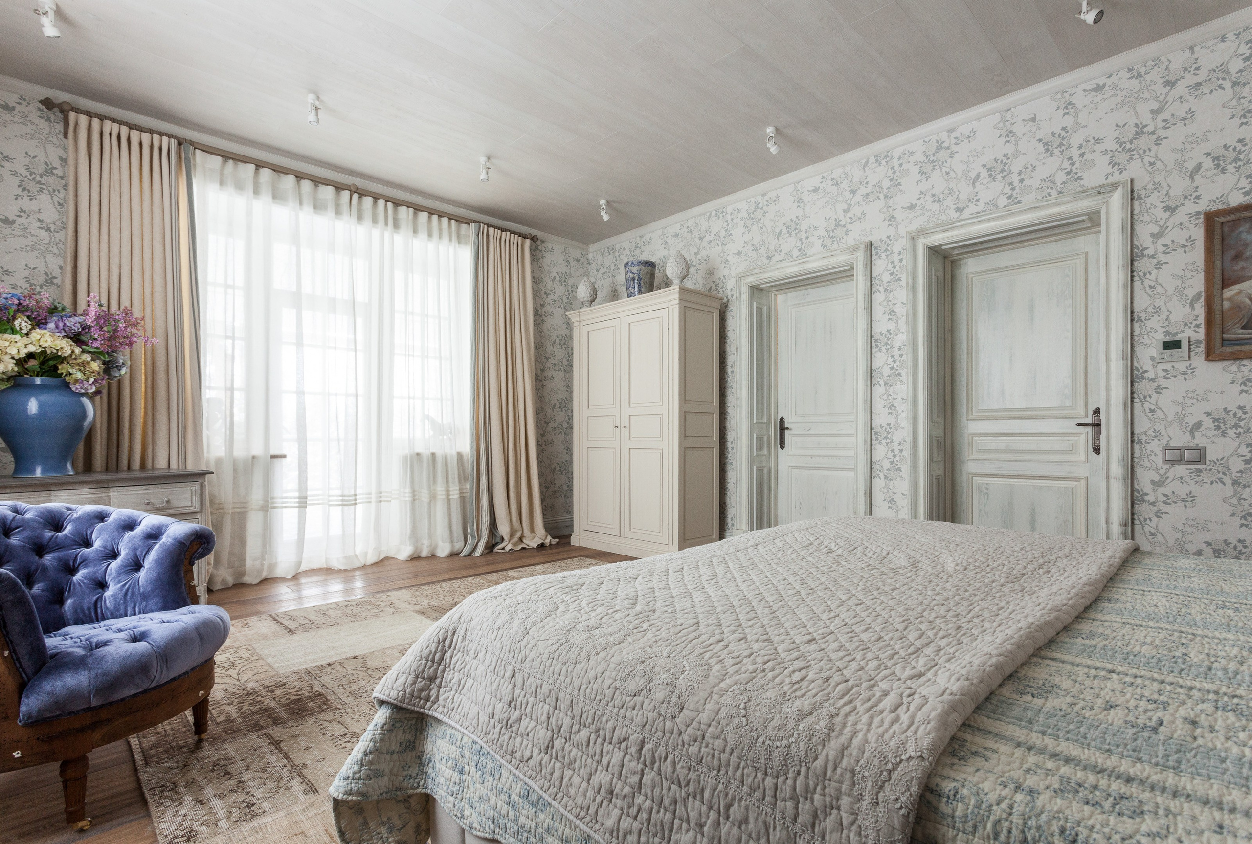 Provence style bedroom interior - photographer Andrey Dunin