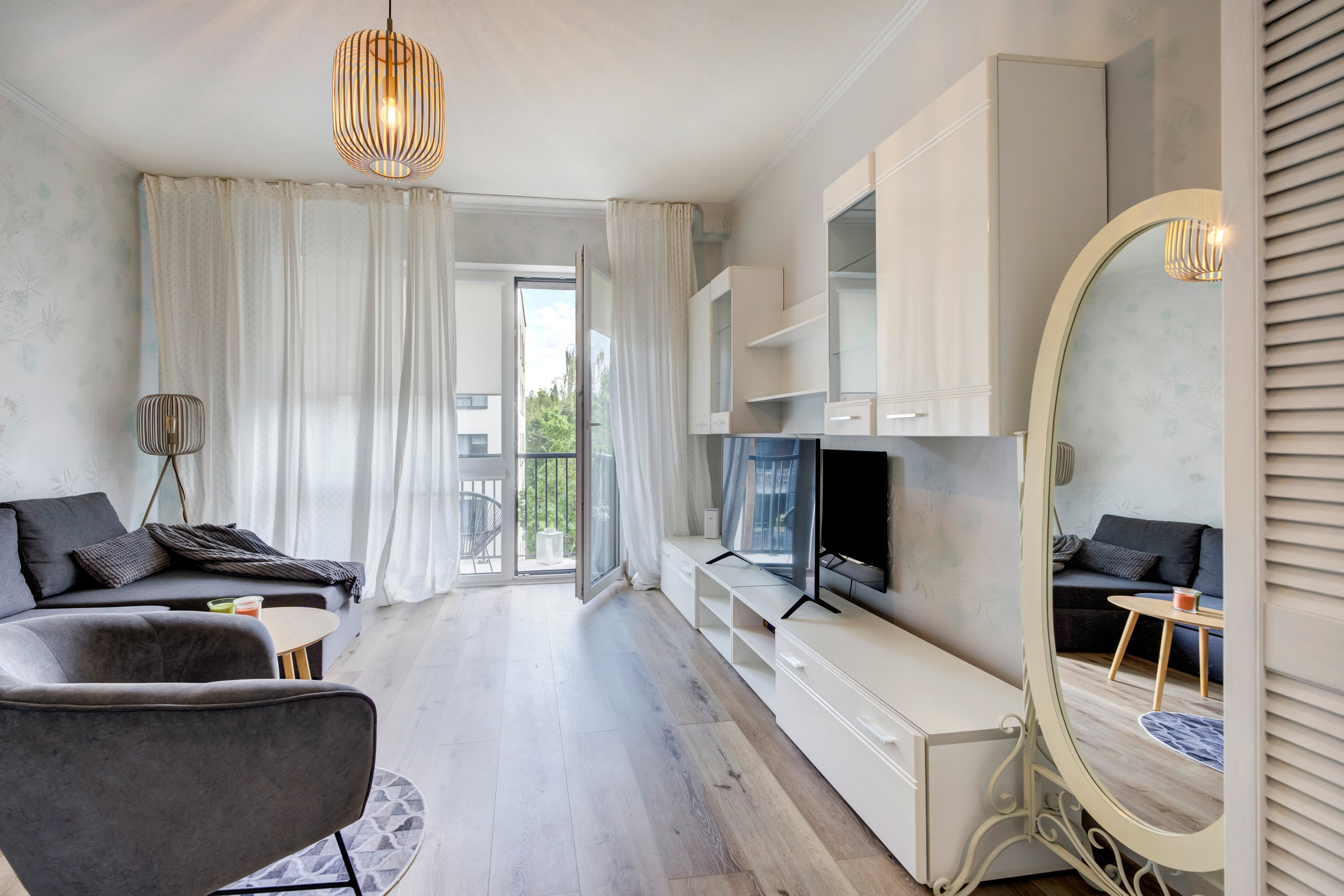 Visorių g. 1 kambarių butas. Elina Sapiega fotografė Vilniuje