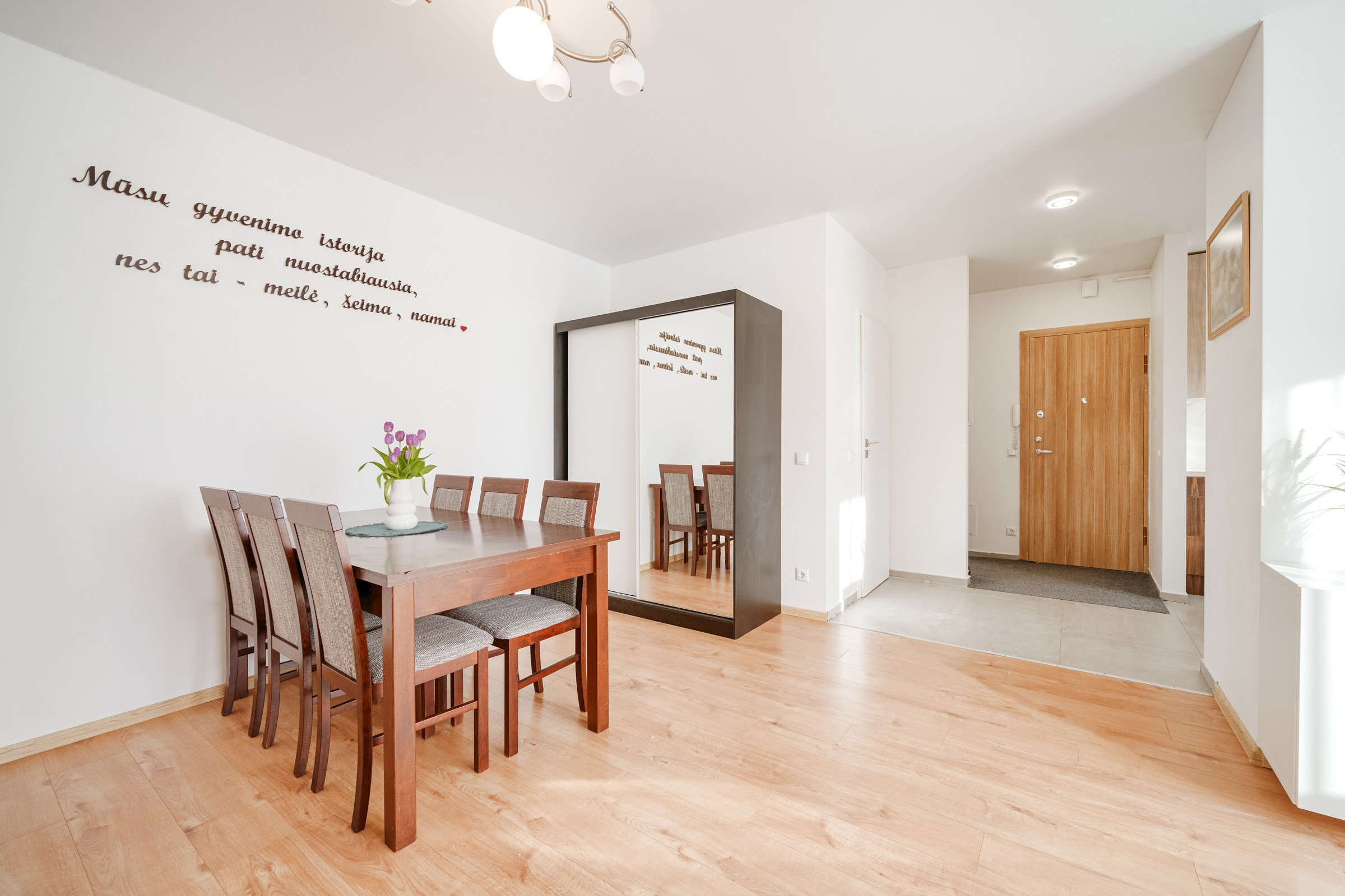 N.Lentvaris. Elina Sapiega fotografė Vilniuje