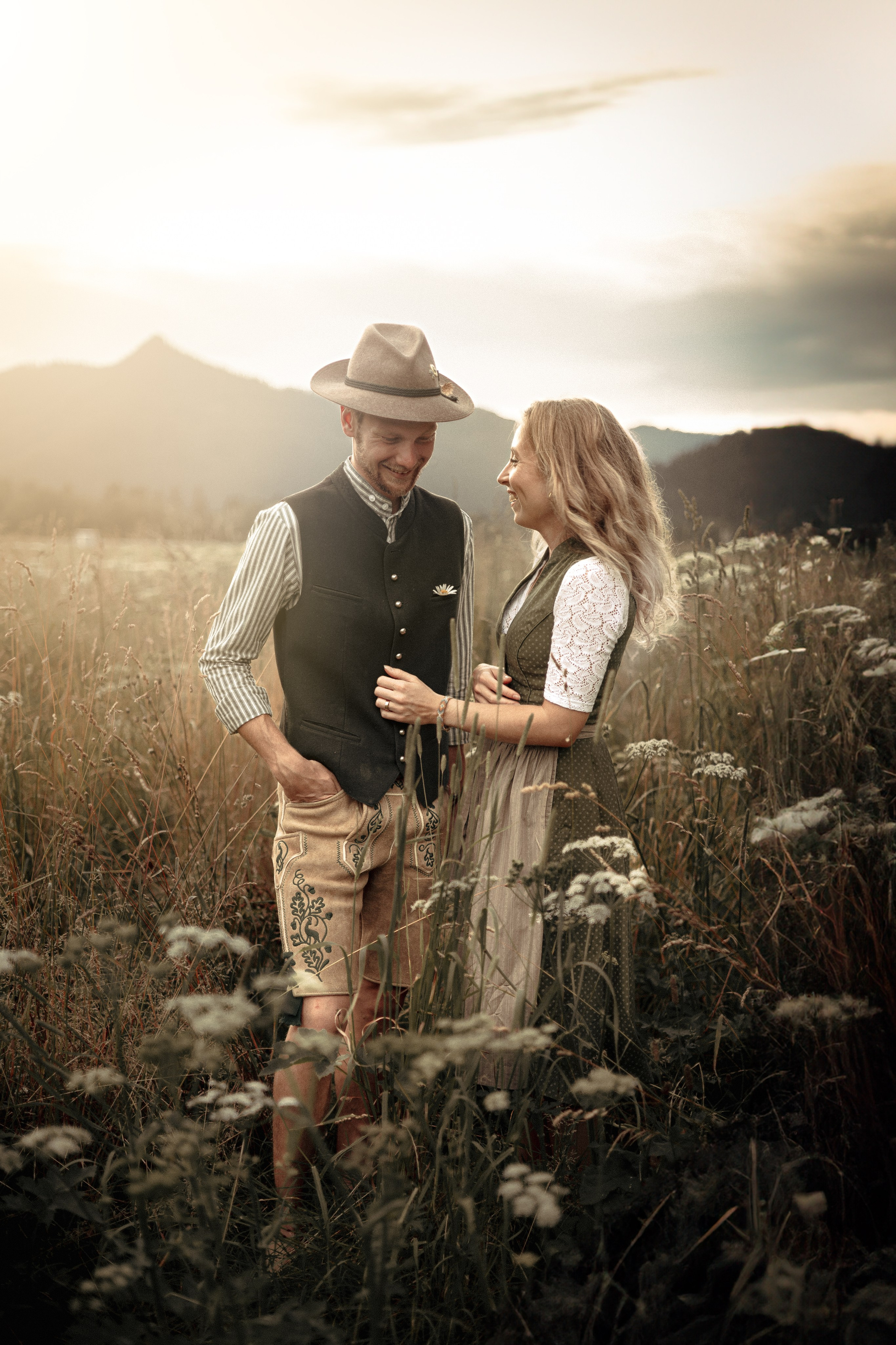 Selina & Conny. GoldenHourStory