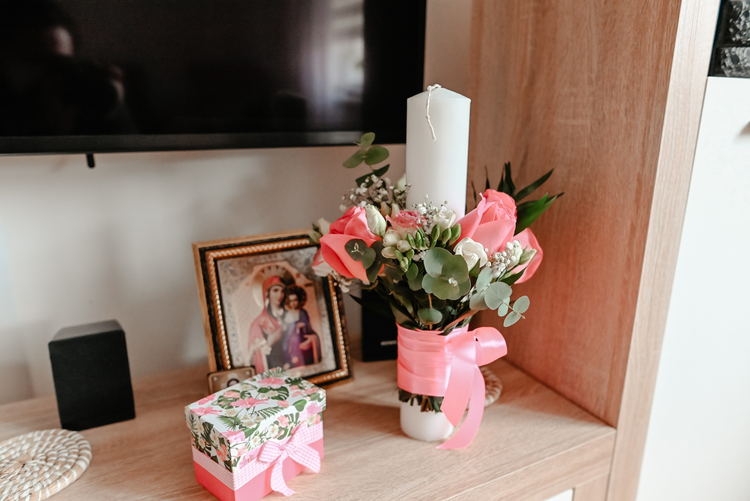 Cadru detaliat cu lumânarea de botez – stil elegant Ana Maria Drăgan