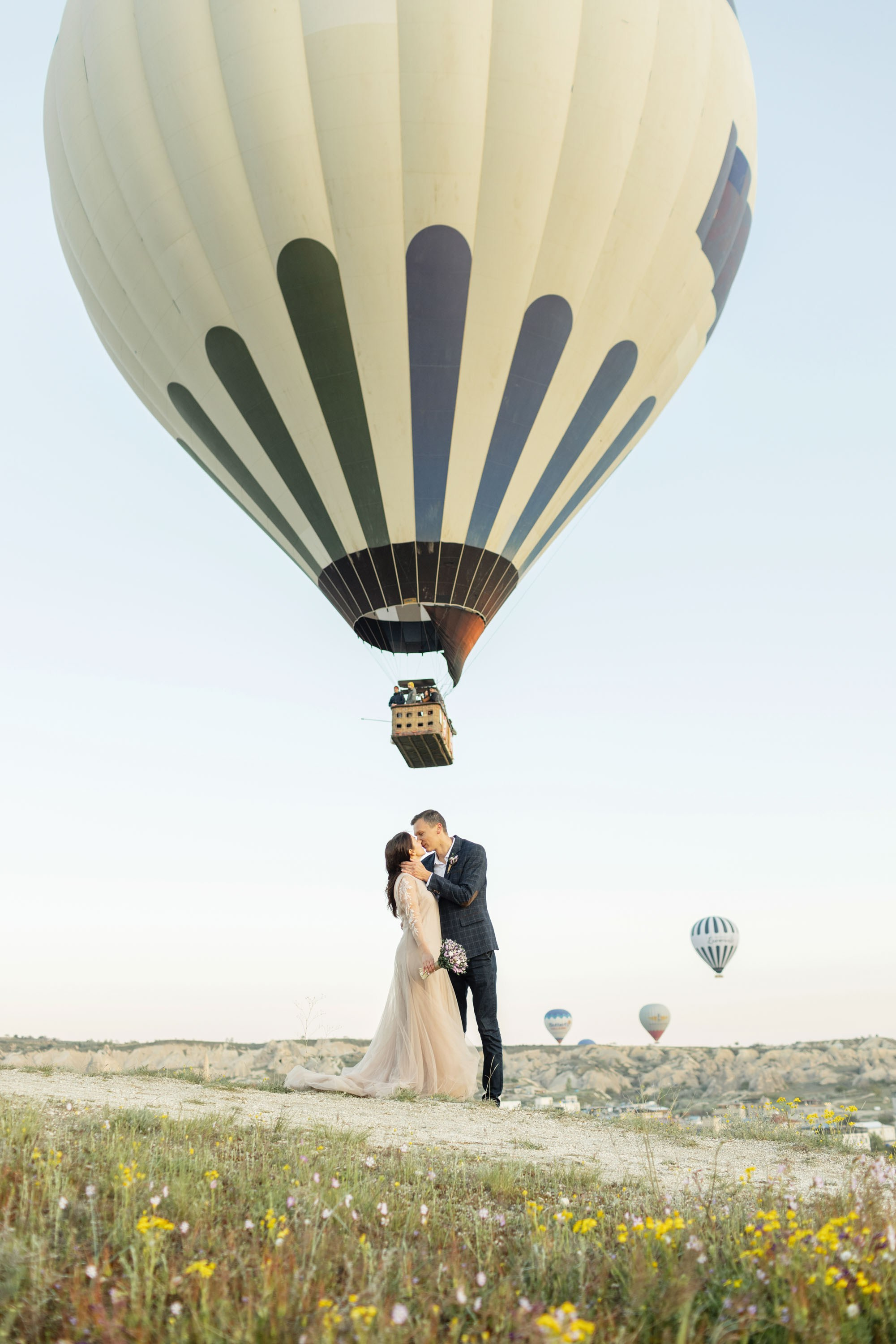 Magical Wedding Photoshoot in Cappadocia: Balloons, Caves, and Valleys. Julia Ganch I Fashion Wedding Photography I Cappadocia Turkey
