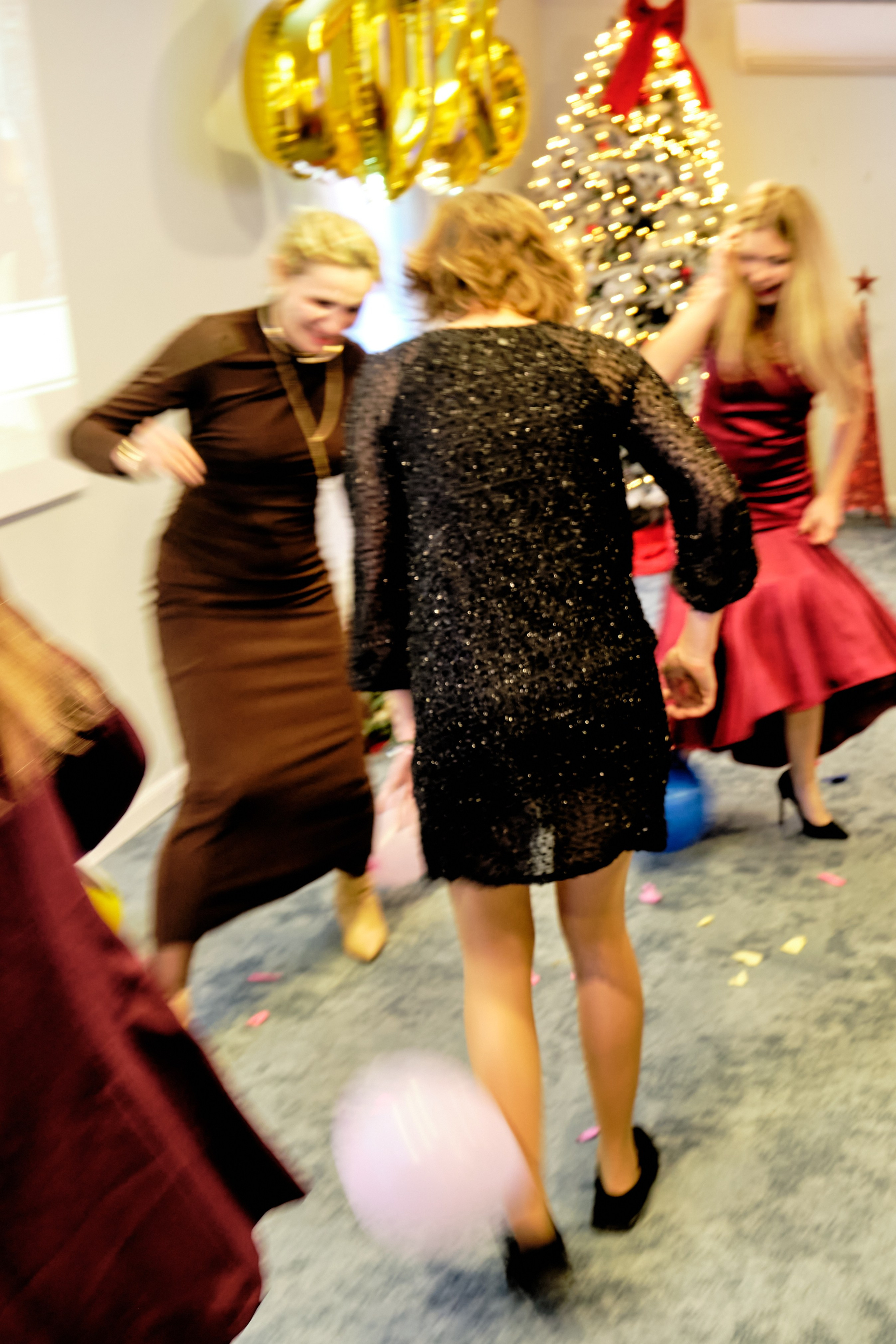 Фоторепортаж з благодійного Новорічного балу у Чорногорії. Портретний фотограф Альона Новгородцева