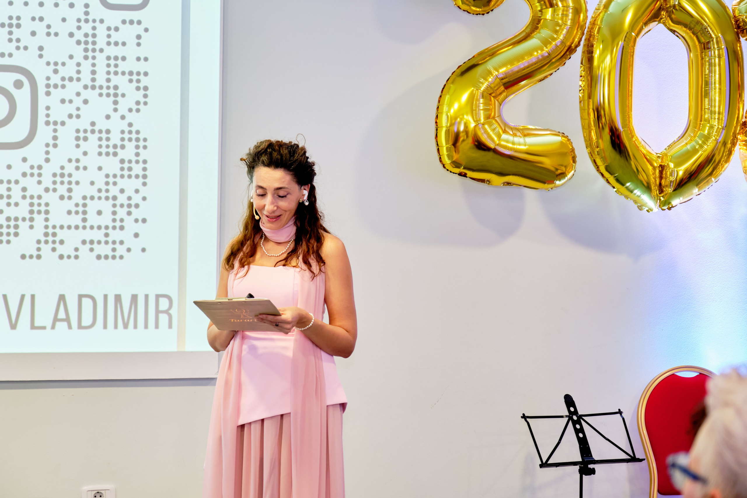 Фоторепортаж з благодійного Новорічного балу у Чорногорії. Портретний фотограф Альона Новгородцева