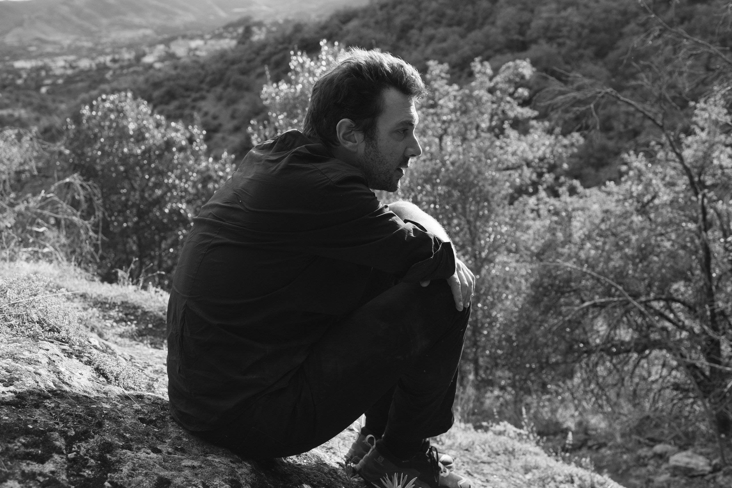Portrait du portfolio d’un acteur Avignon Provence France. Histoires d’amour, séances photos de famille et de mariage en France