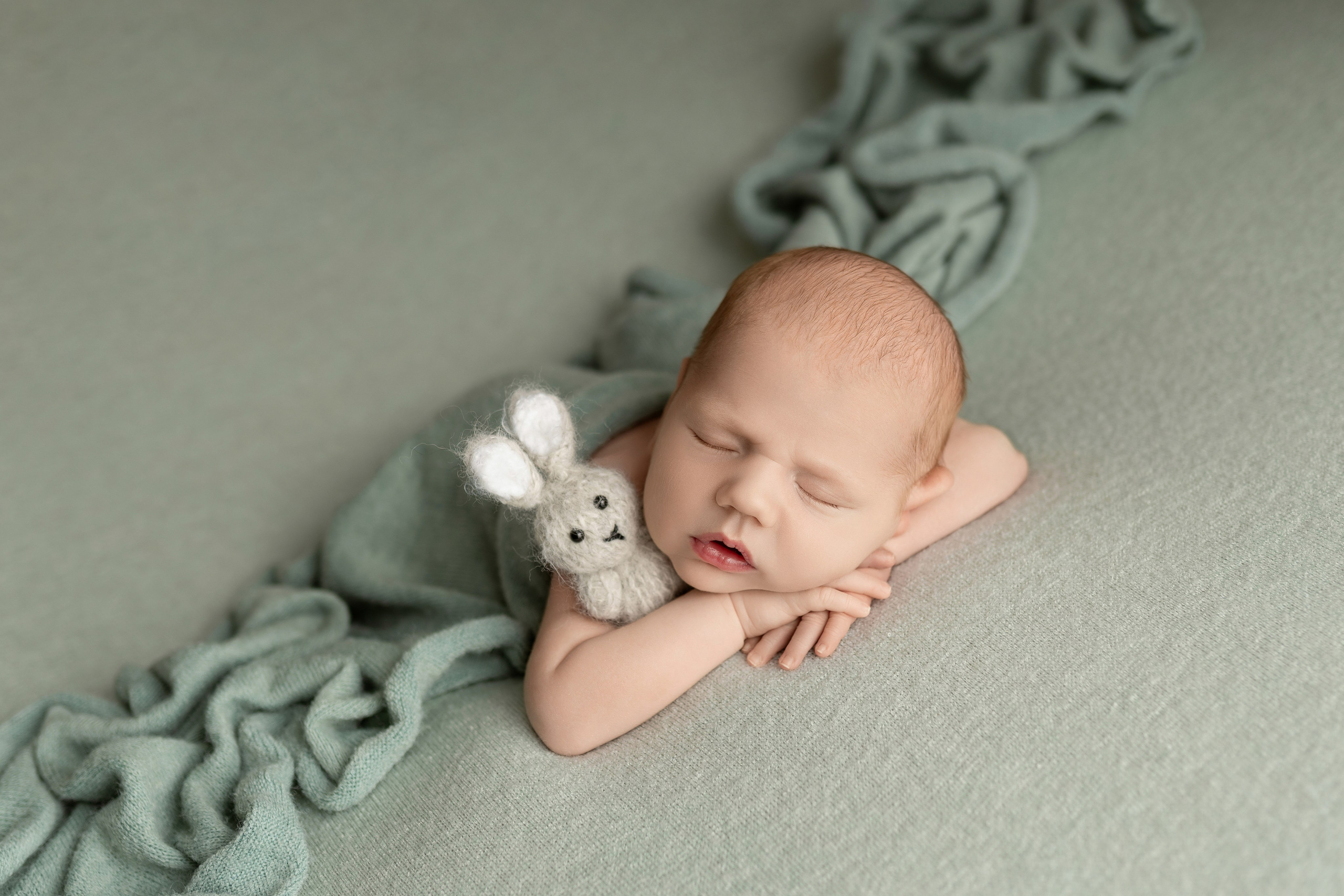 Esu Aleksandra naujagimių ir kudikių fotografė iš Vilniaus