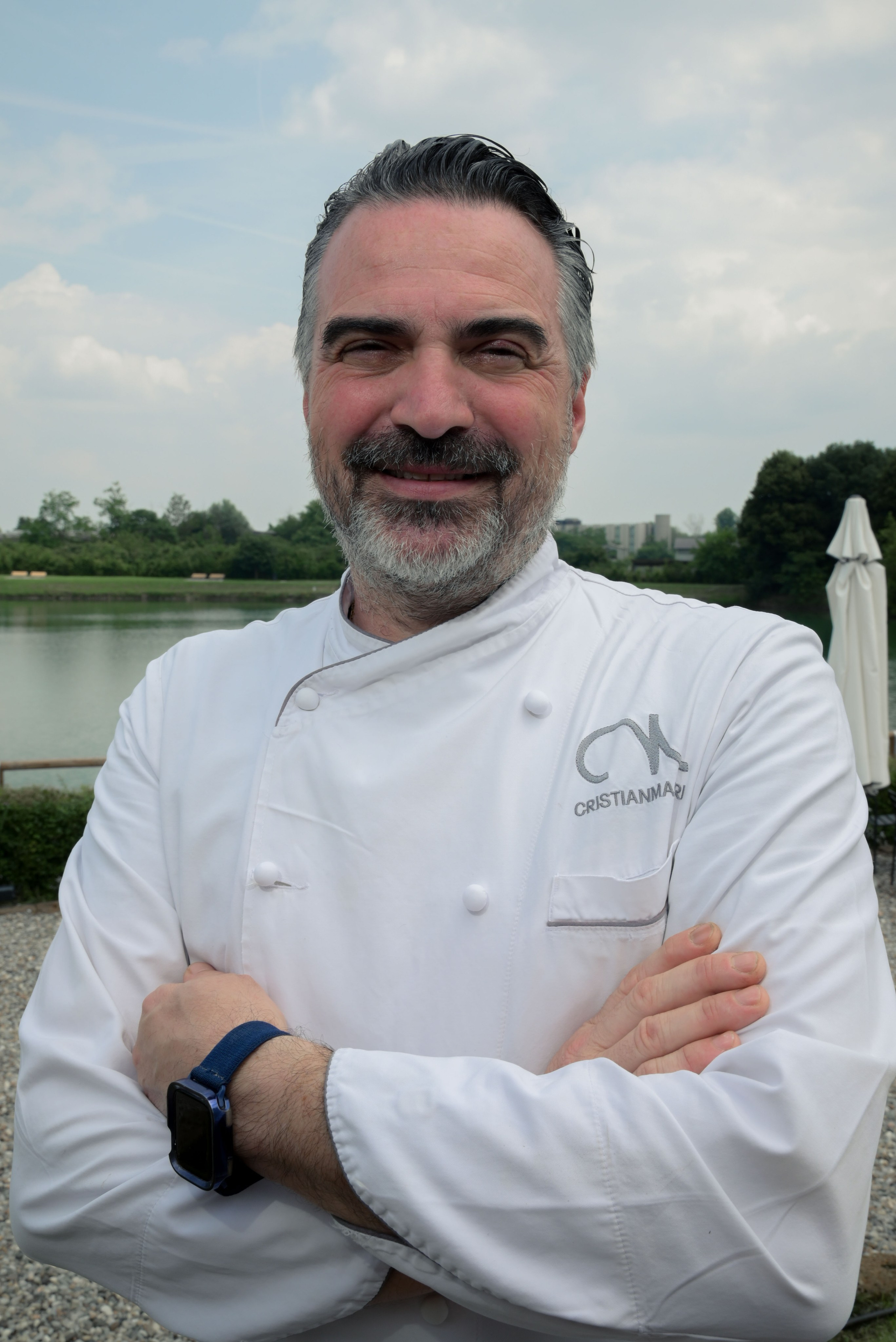 This is the right place to intimate wedding party: Italian kitchen, beautiful place with lake view