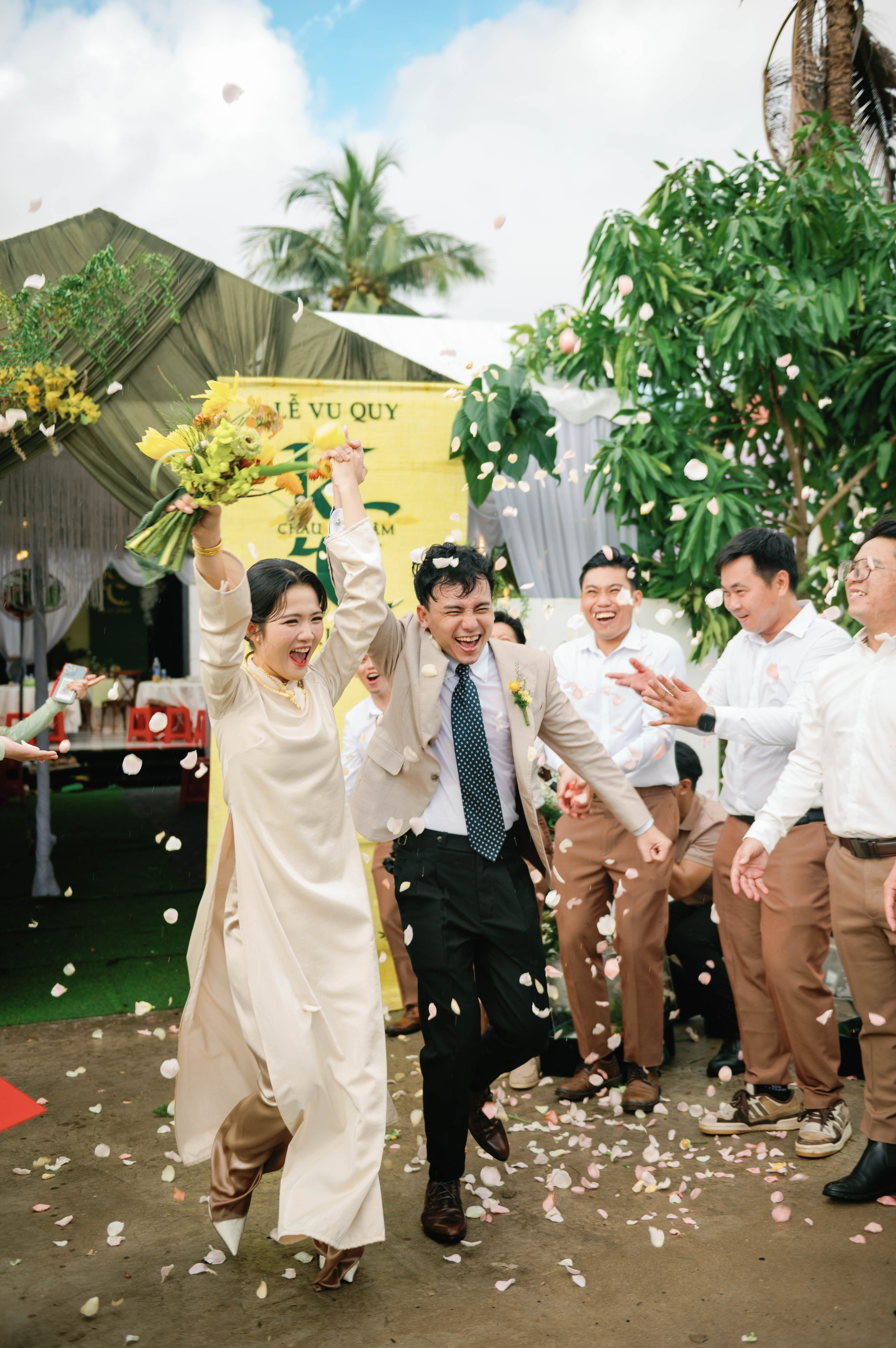 Khâm & Châu. Cam Images