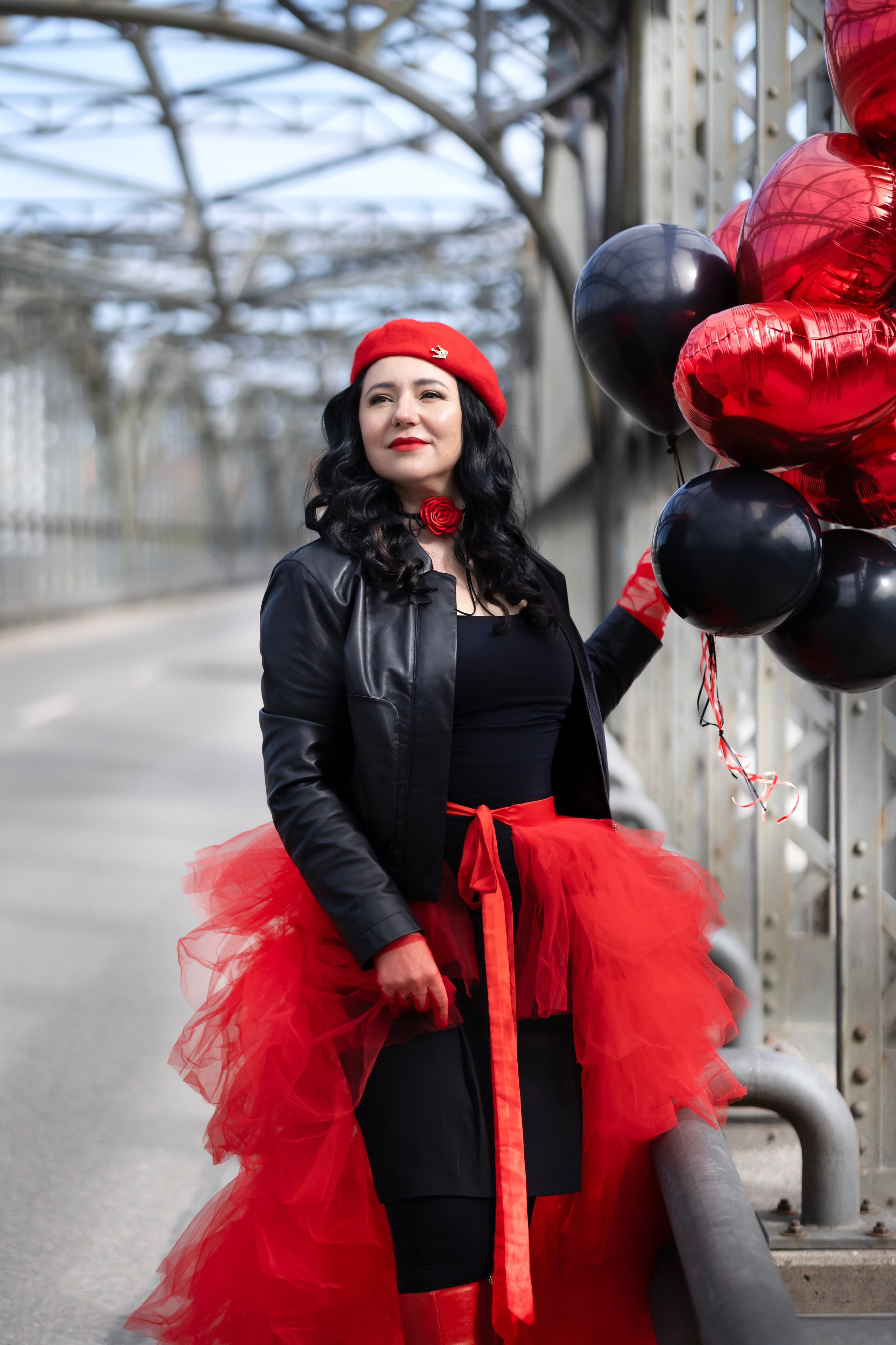 Balloons and red skirt. Фотограф в Мюнхене