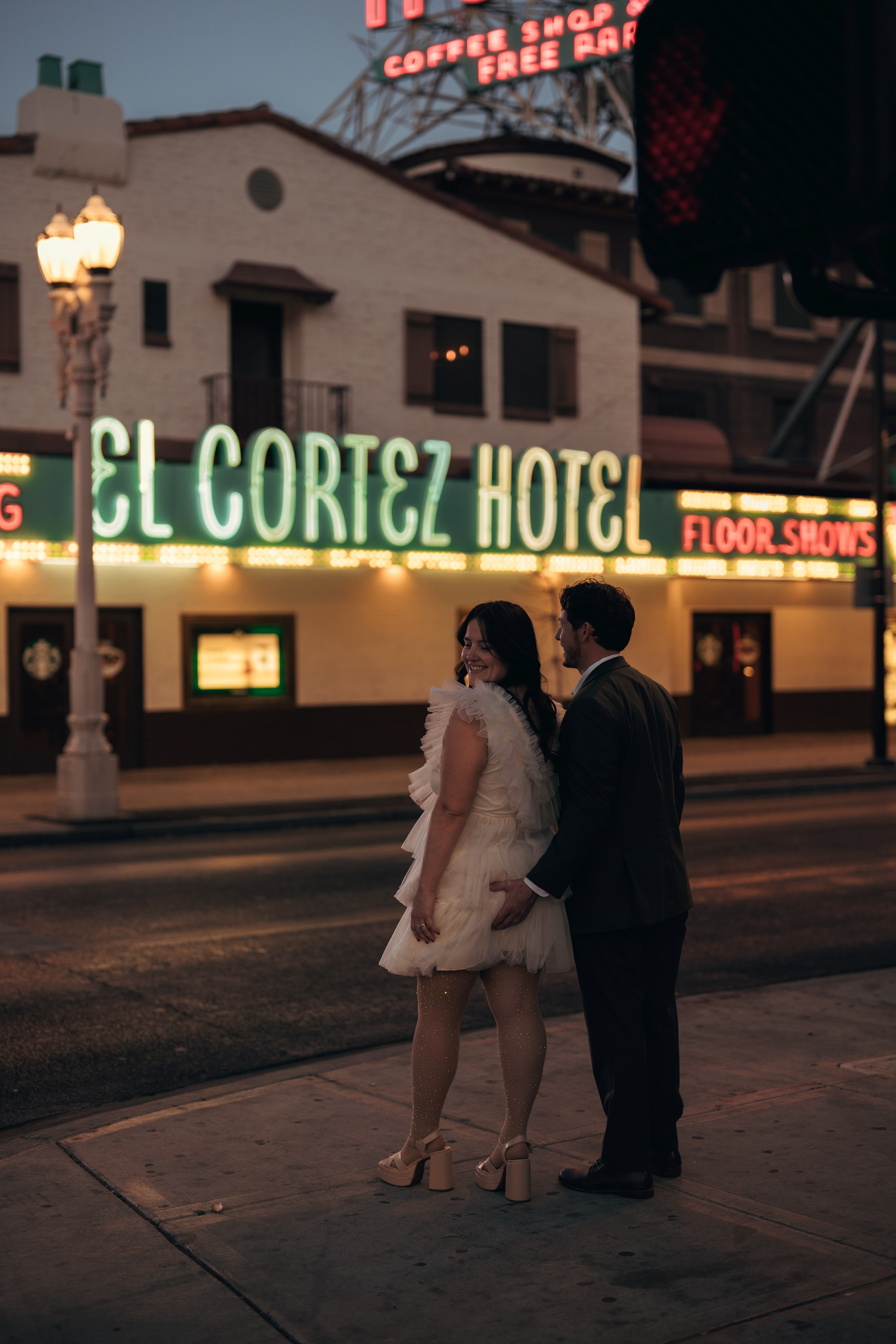 Grace&Jesse. Wedding & elopement photographer Viktoriya Kravtsov. Las Vegas