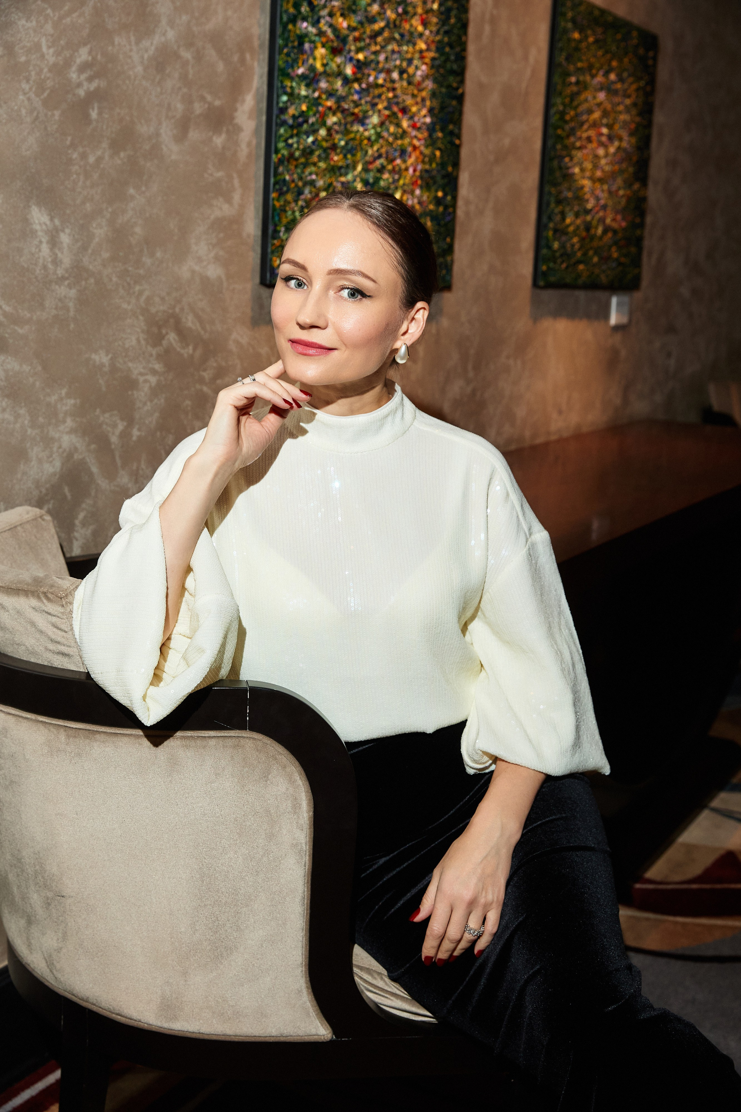 Conference by Daria Oskin. Destination wedding and fashion photographer in Riga Igor Davidovich