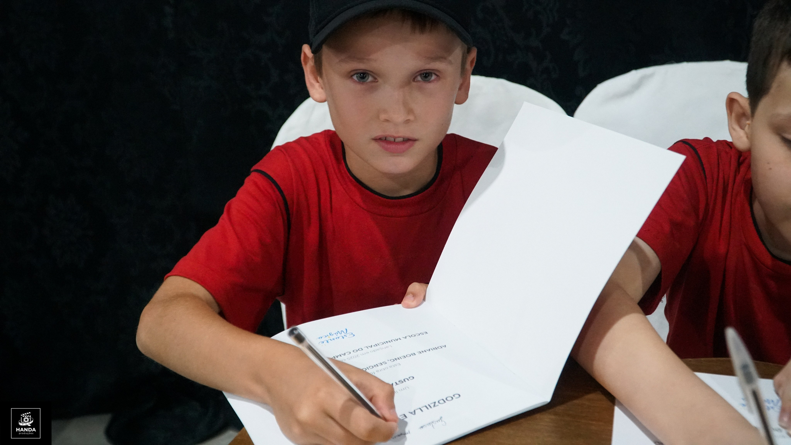 Noite autógrafos colégio Aurélio Buarque de Holanda. Handa Produções