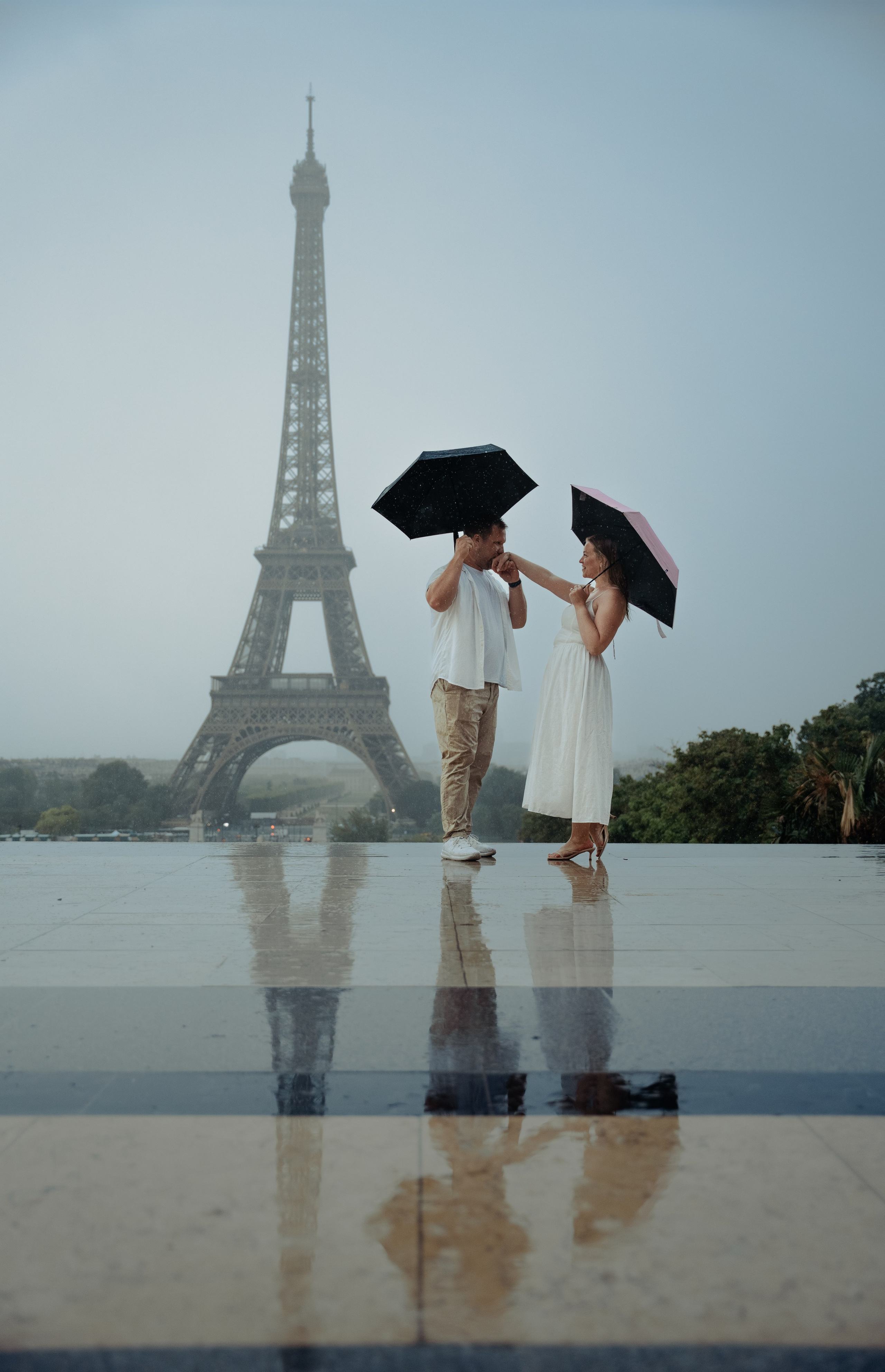Anne & Cody in rainy Paris. Фотограф в Париже Полина Осипова