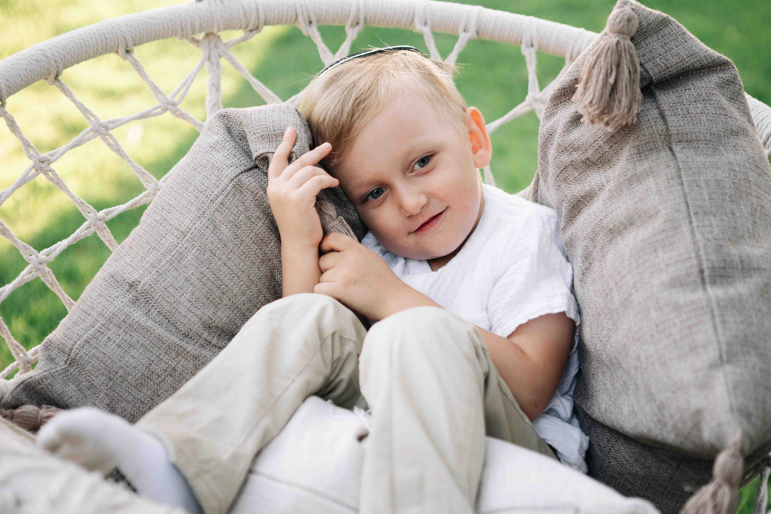 COZY PHOTO SESSION WITH A SWING. Https://shi-photo.com/