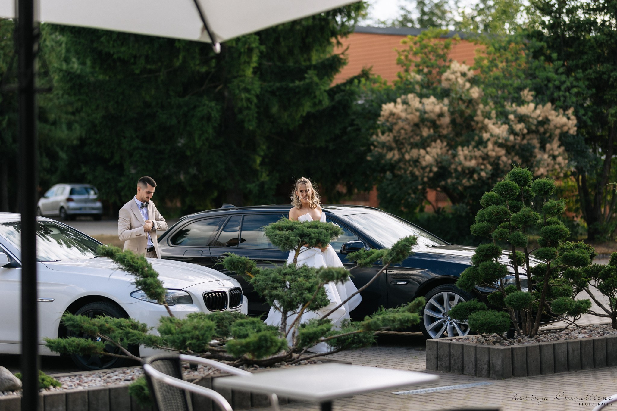 Vestuvinė fotosesija Kaune, Vienybės aikštėje, prie Lietuvos banko