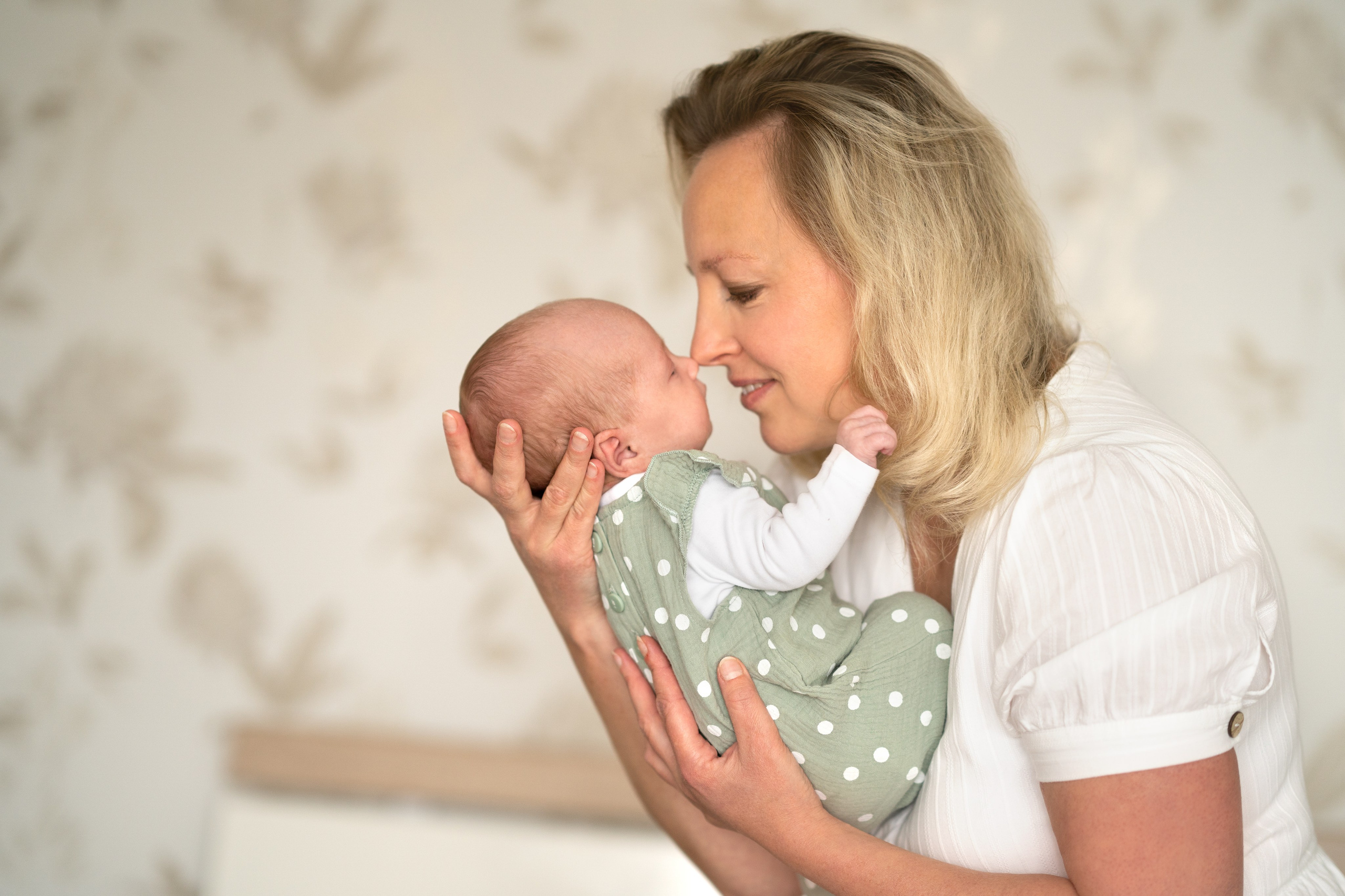 Babybauch & Newborn. Hochzeit und Familien Foto und Video