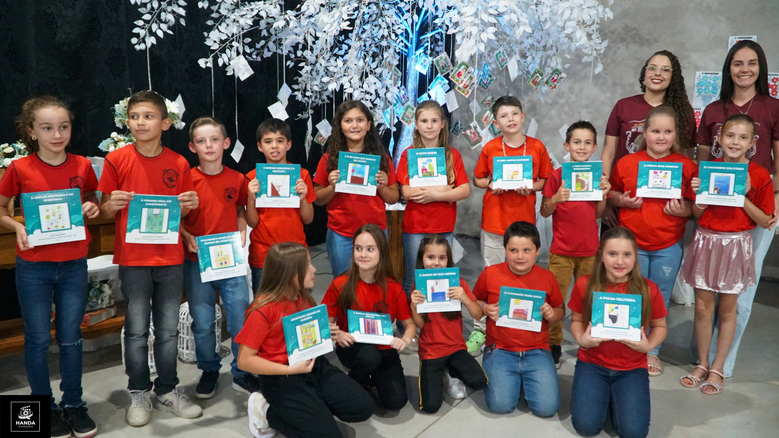 Noite autógrafos colégio Aurélio Buarque de Holanda. Handa Produções