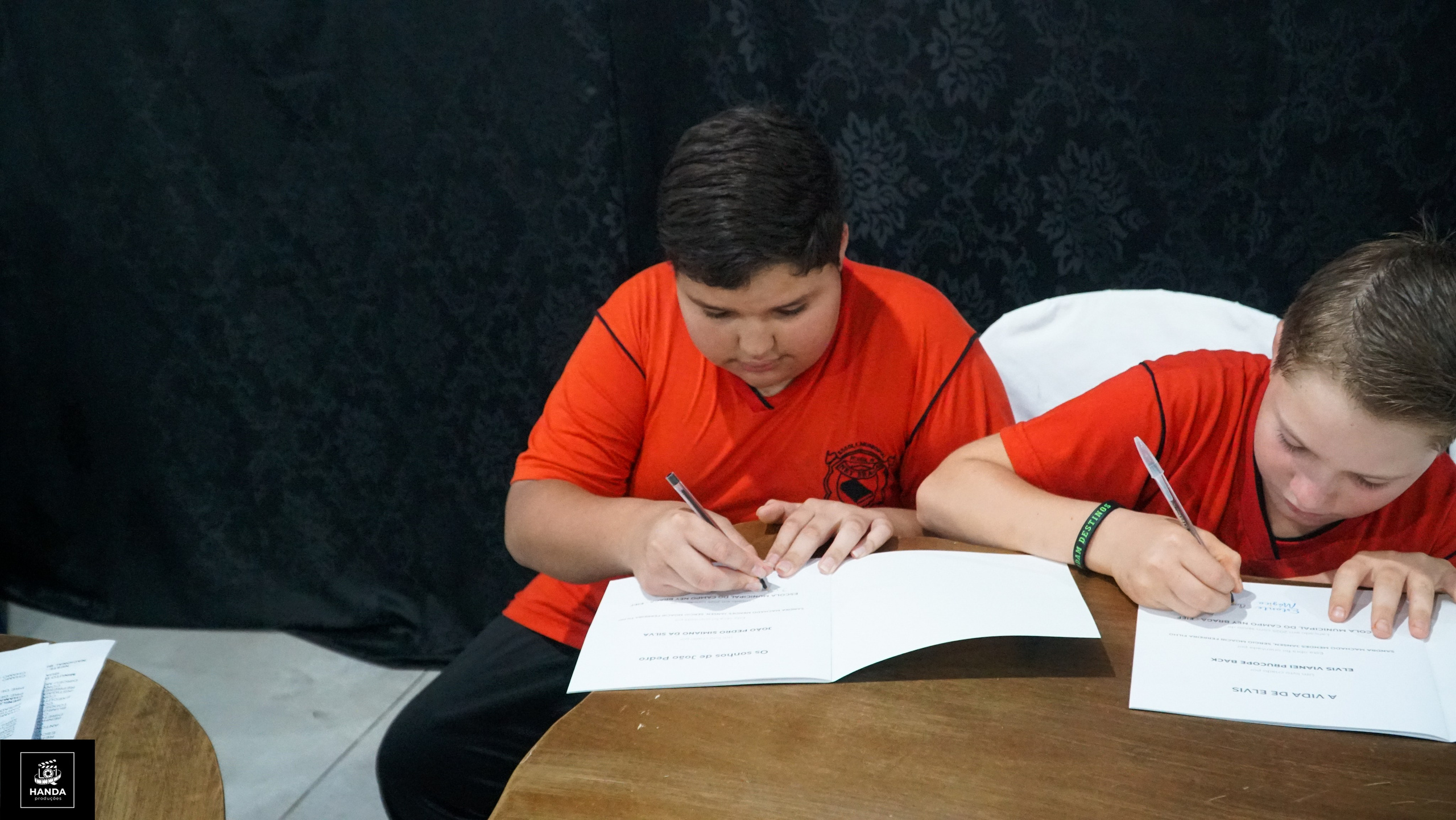 Noite autógrafos colégio Aurélio Buarque de Holanda. Handa Produções