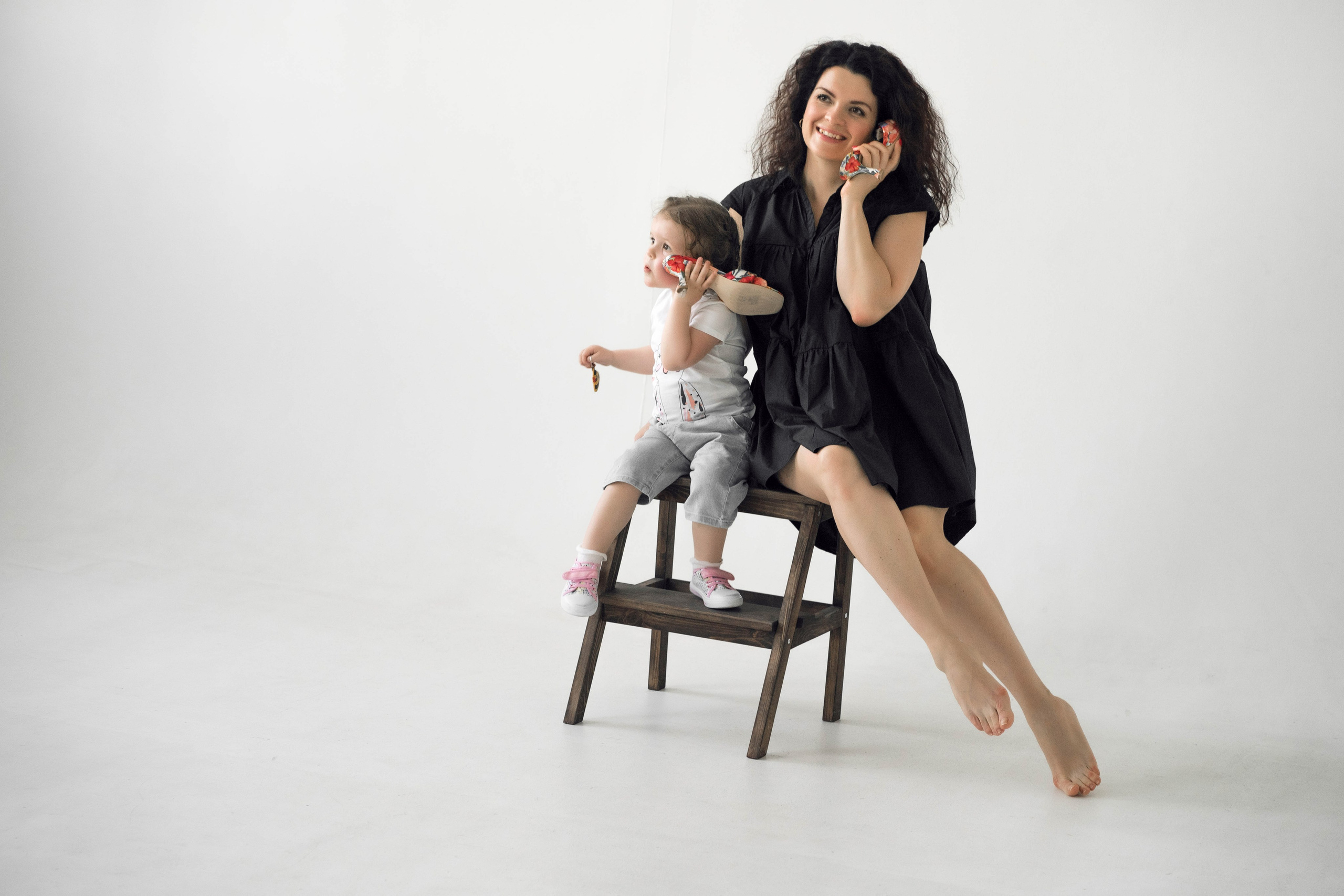 Irina and family. Lifestyle photographer Turku. I catch emotions in the frame