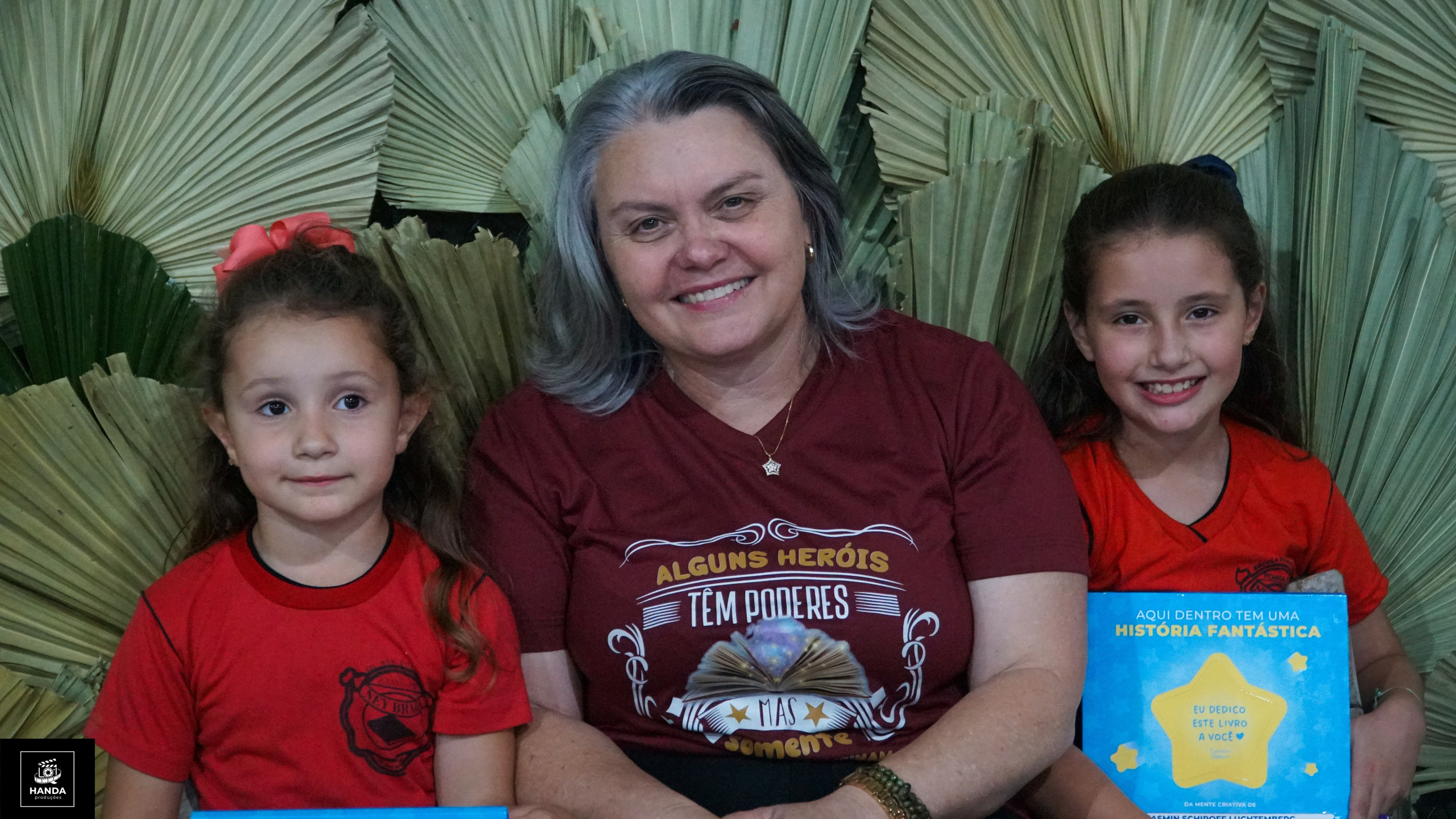 Noite autógrafos colégio Aurélio Buarque de Holanda. Handa Produções