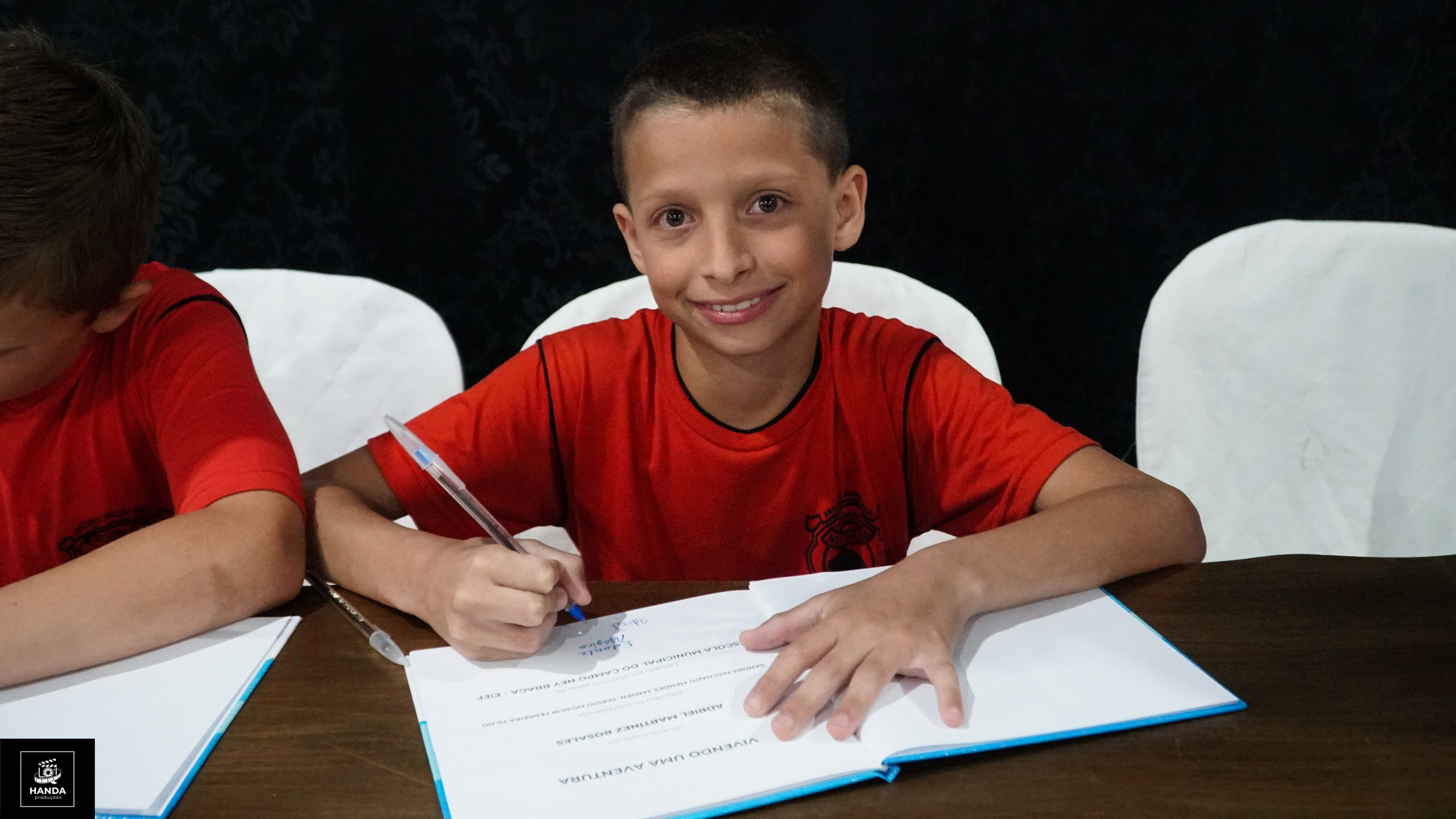 Noite autógrafos colégio Aurélio Buarque de Holanda. Handa Produções
