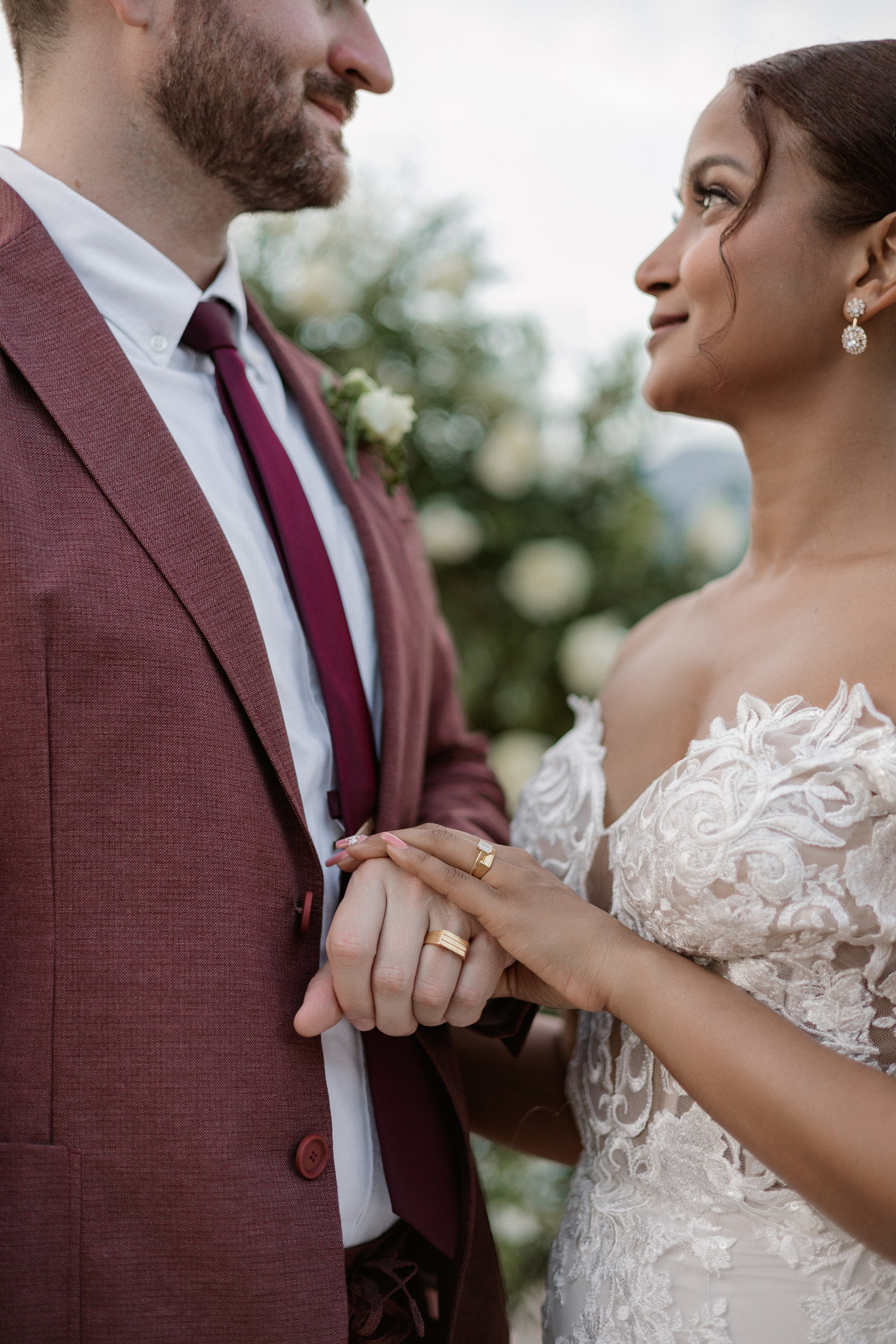 Thesakaya and Kevin. Photographer Anna Nazarenko