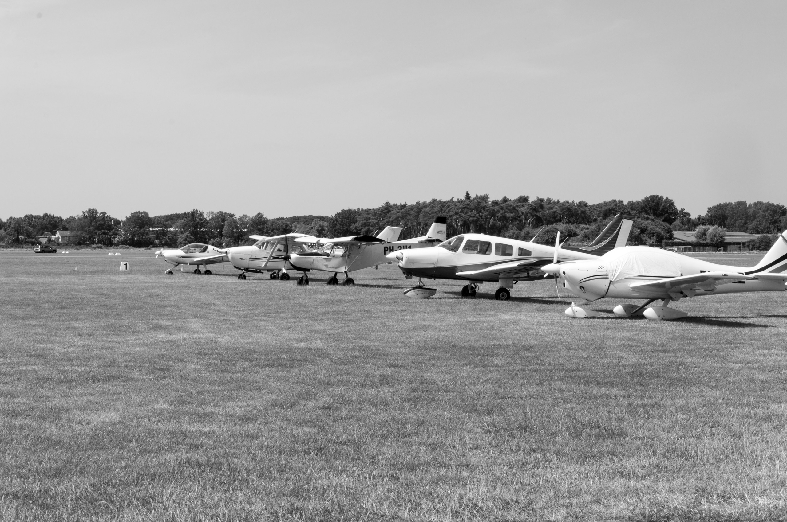 Een fotoshoot van een piloot en vliegtuigen. Éclat Fotos. Exclusieve portretfotografieservice