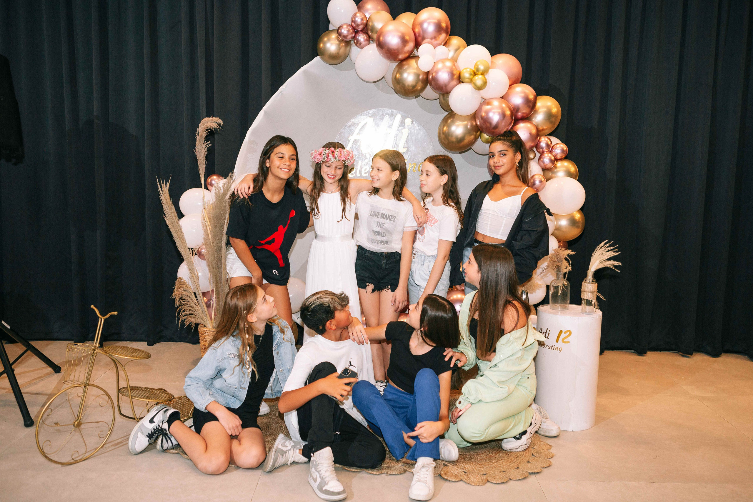 PARTY WITH FRIENDS. Https://shi-photo.com/