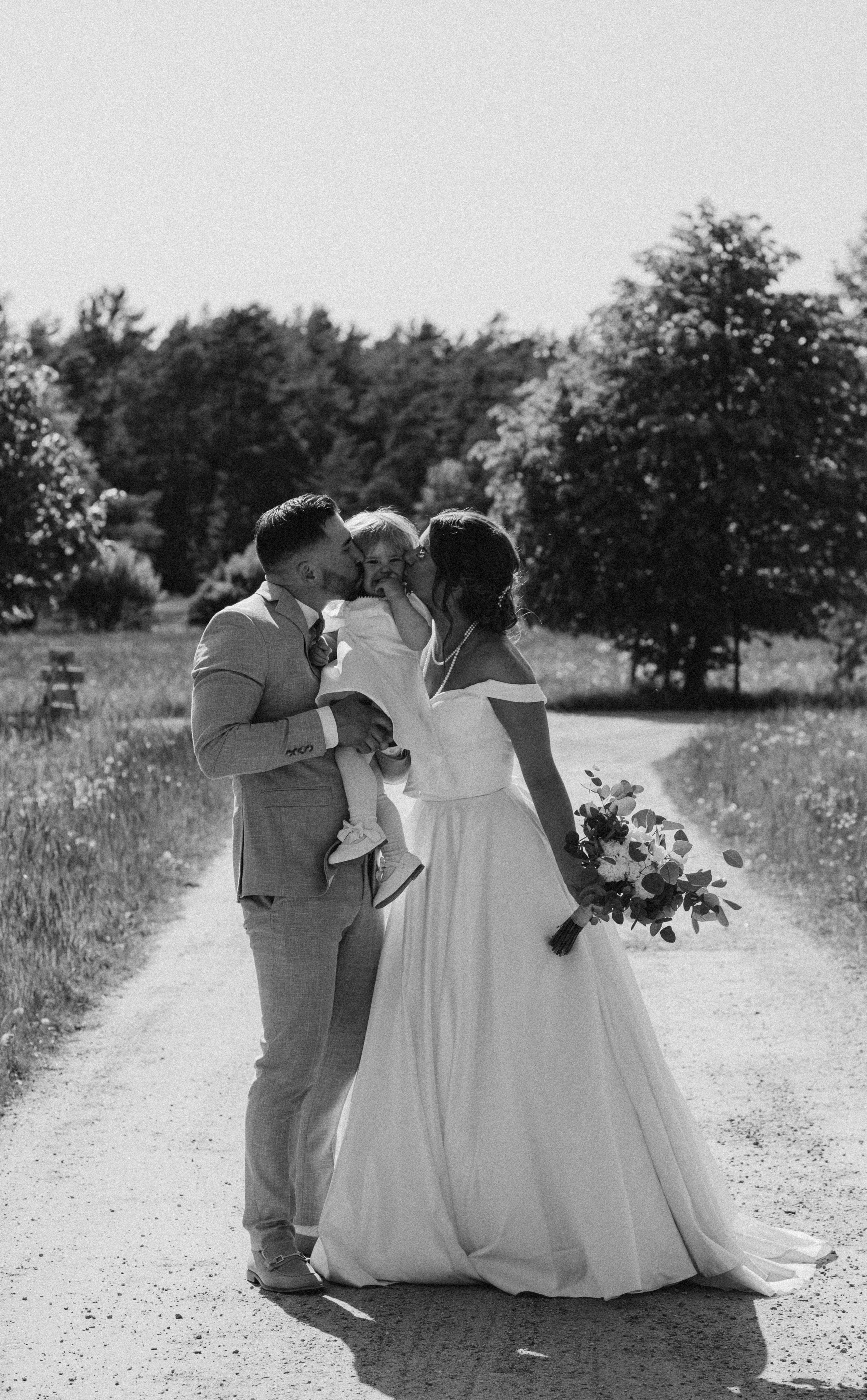 Family, photoshoot, couple. Wedding and potrait photographer in Helsinki Vickan O