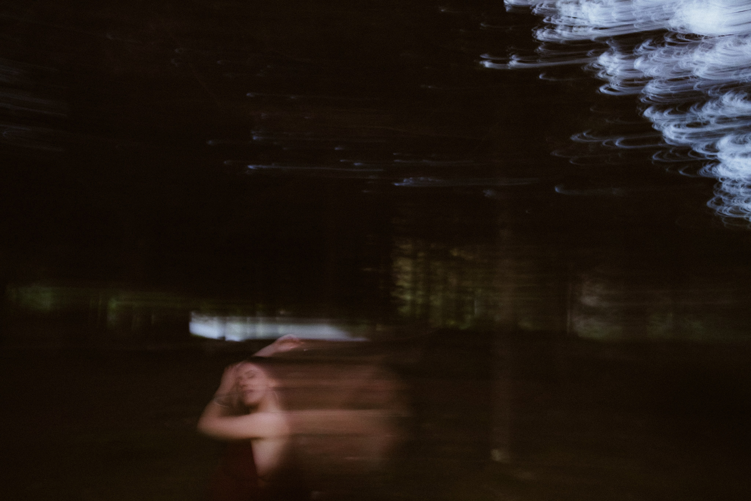The woman who goes under — Elsa | Intimate Photography