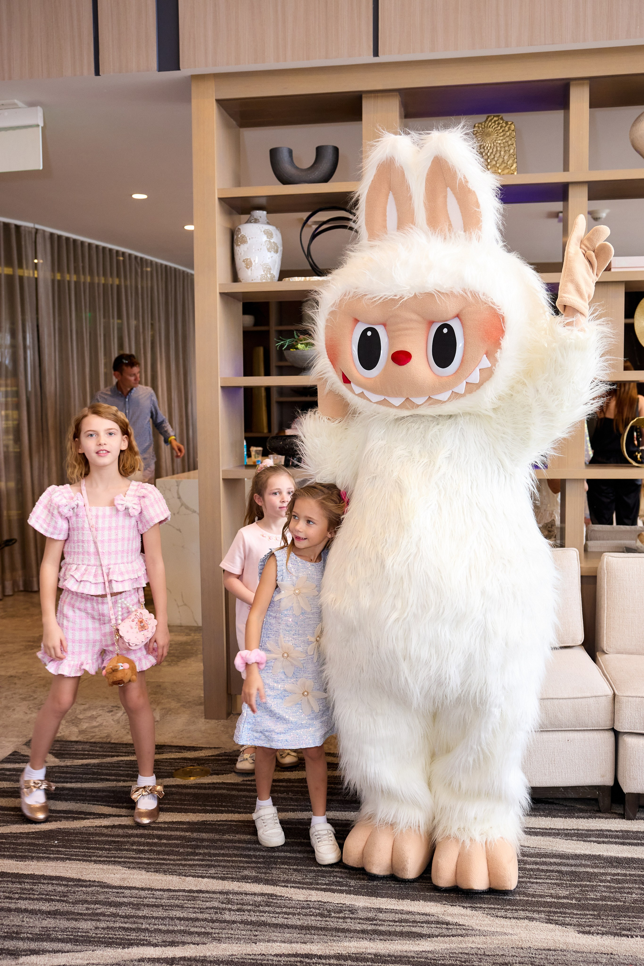 Авторская благотворительная художественная выставка Дианы Бортник. Фотограф Юлия Маковеева