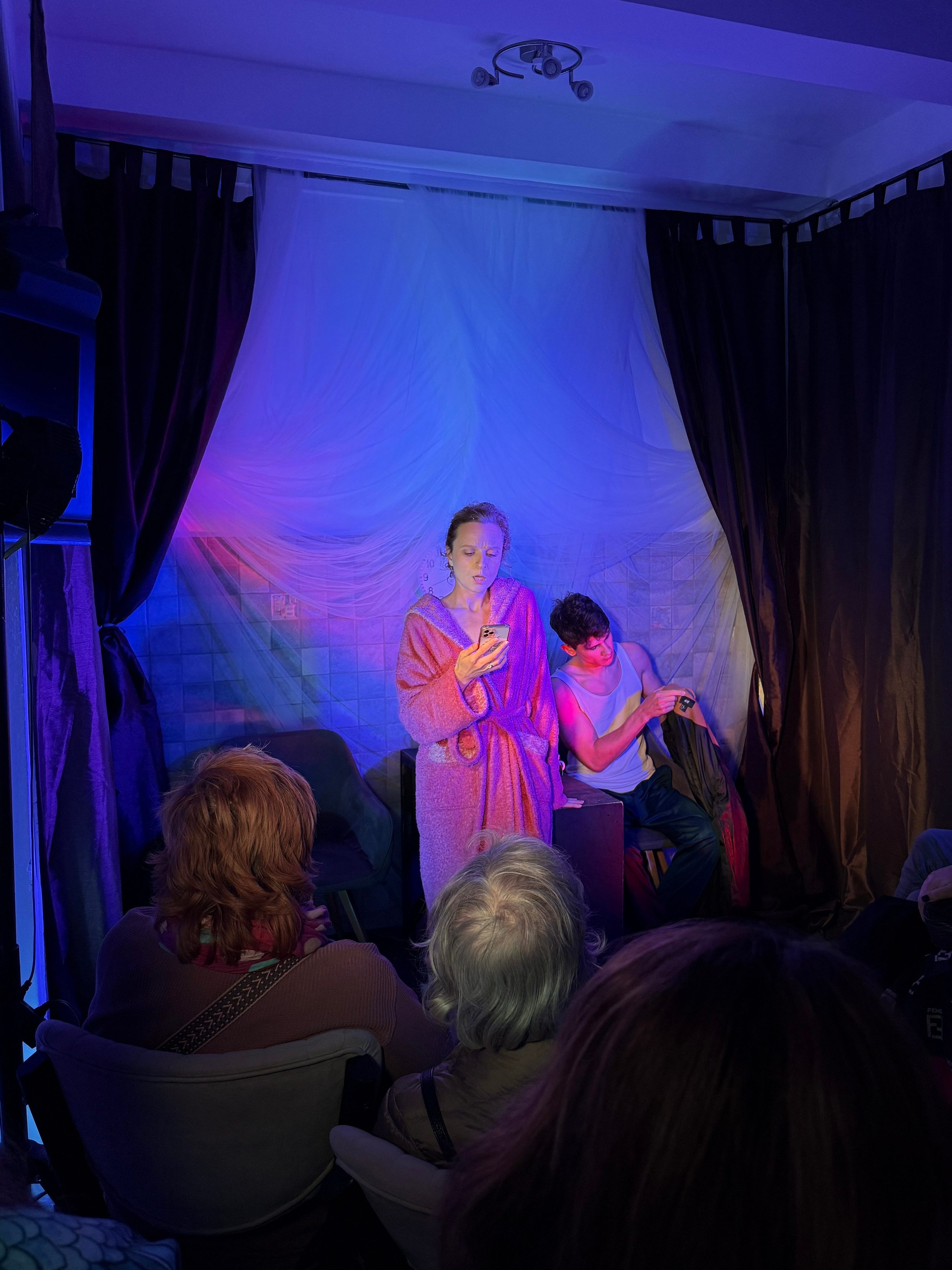 Фоторепортаж вистави у Будві. Портретний фотограф Альона Новгородцева