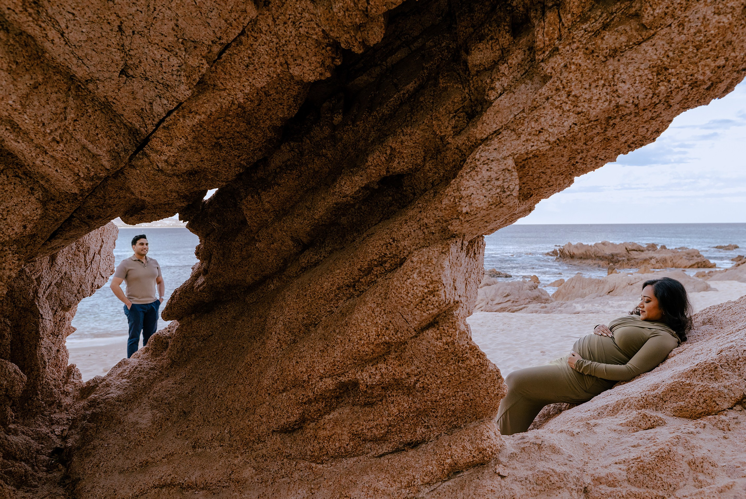 Maternity Photos in Los Cabos – Beauty and Tenderness in Every Frame. Los Cabos Wedding Photographer – Izrael Reyna