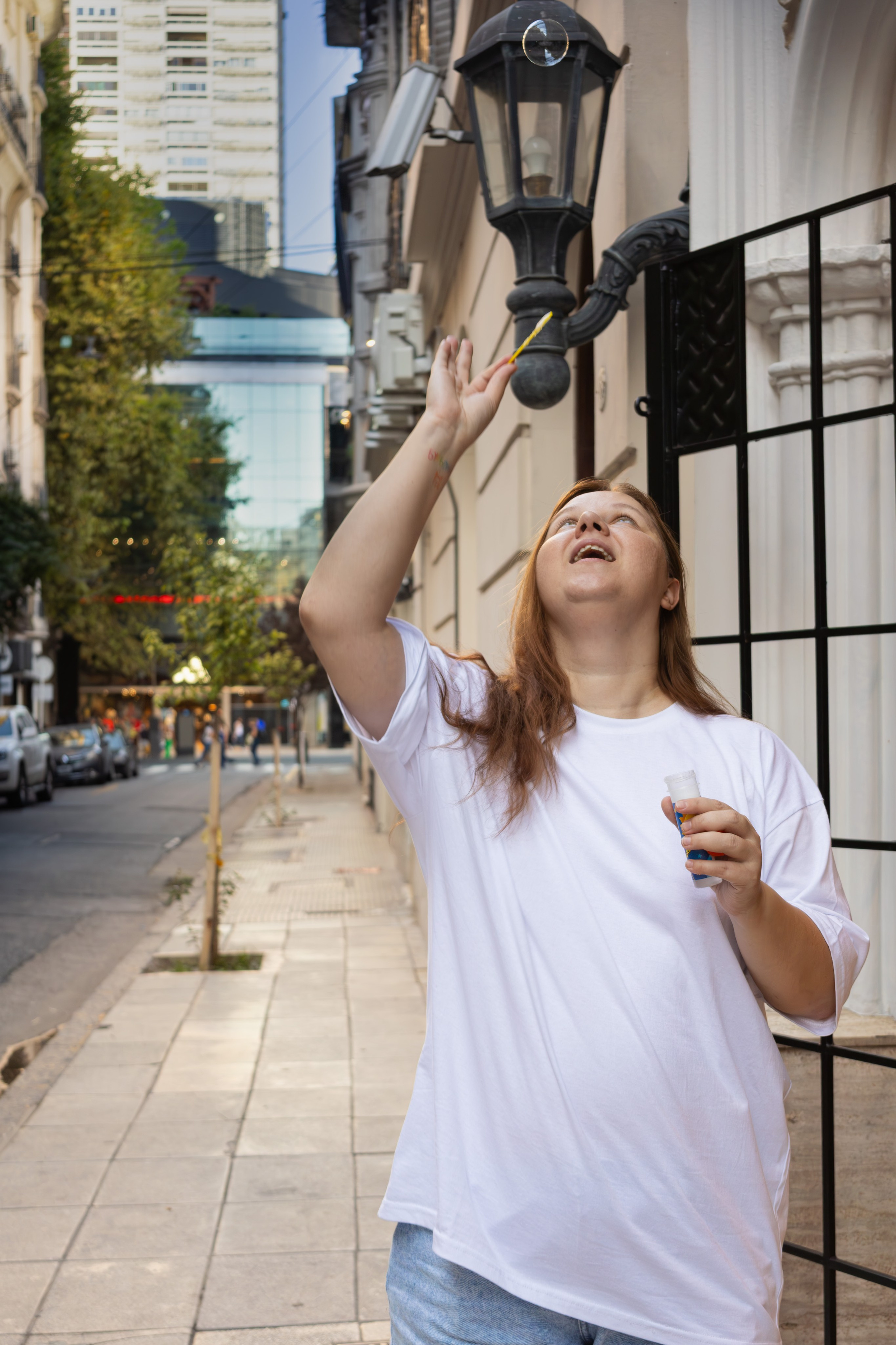 Мыльные пузыри в городе. Фотограф в Буэнос-Айресе
