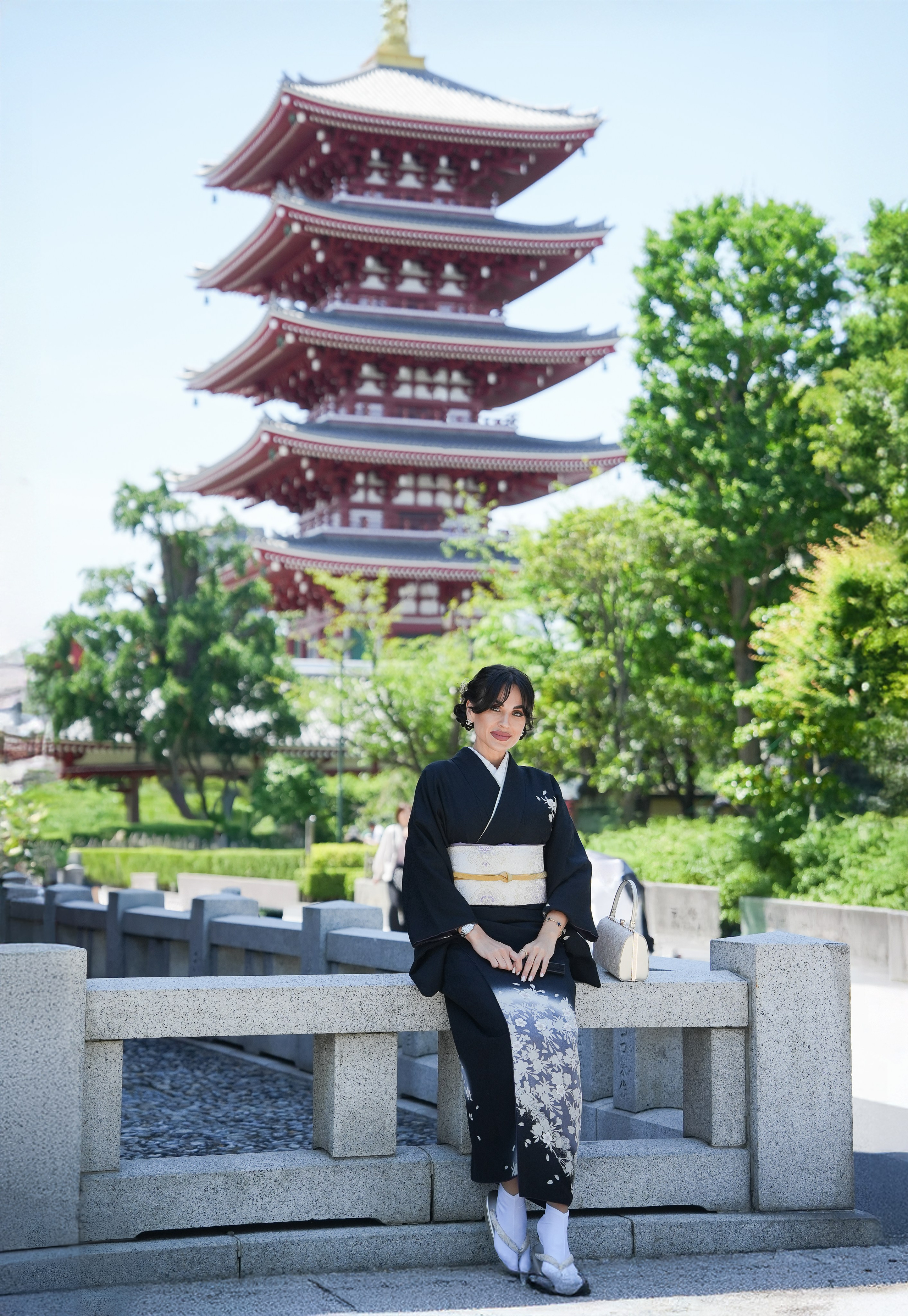 Съёмка в Кимоно возле храма. Фотограф в Токио Япония